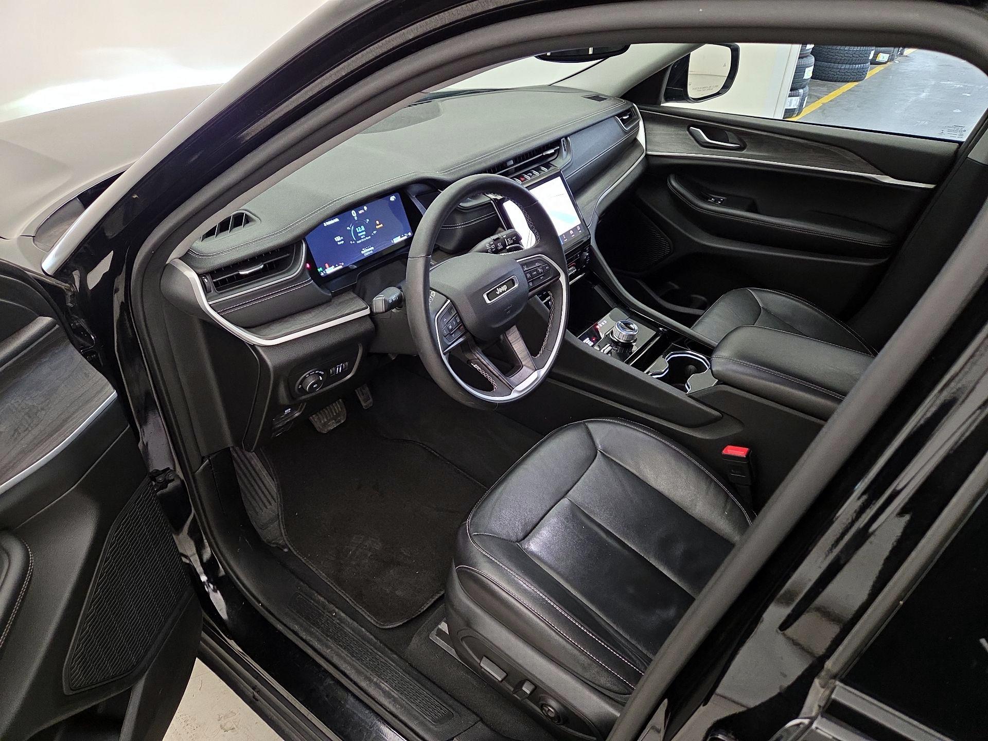 Thumbnail: 2023 Jeep Grand Cherokee - 11