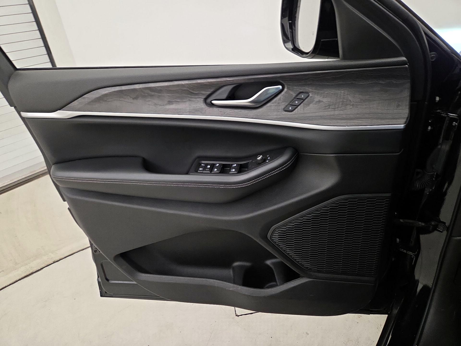 Thumbnail: 2023 Jeep Grand Cherokee - 12