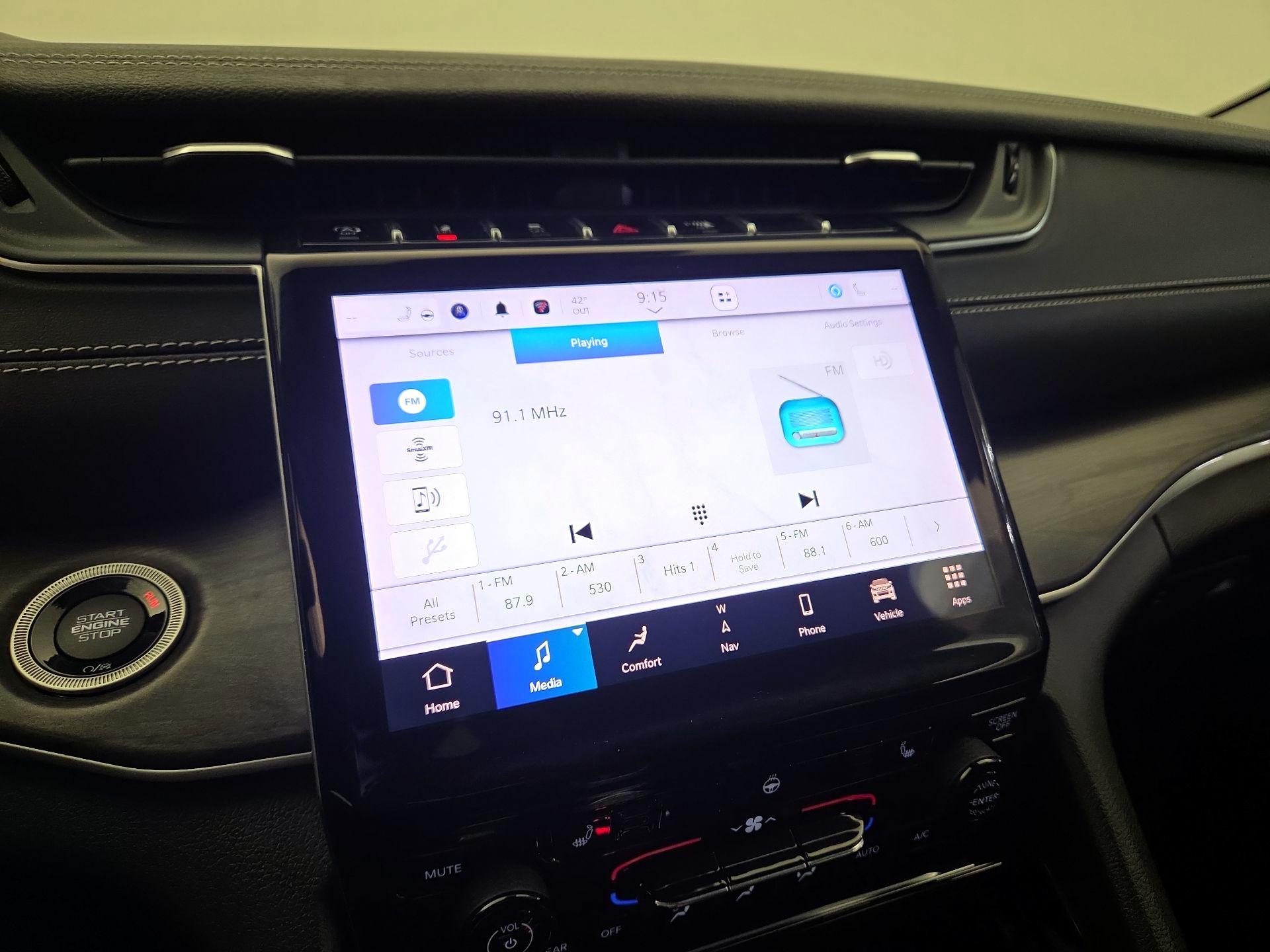 Thumbnail: 2023 Jeep Grand Cherokee - 16