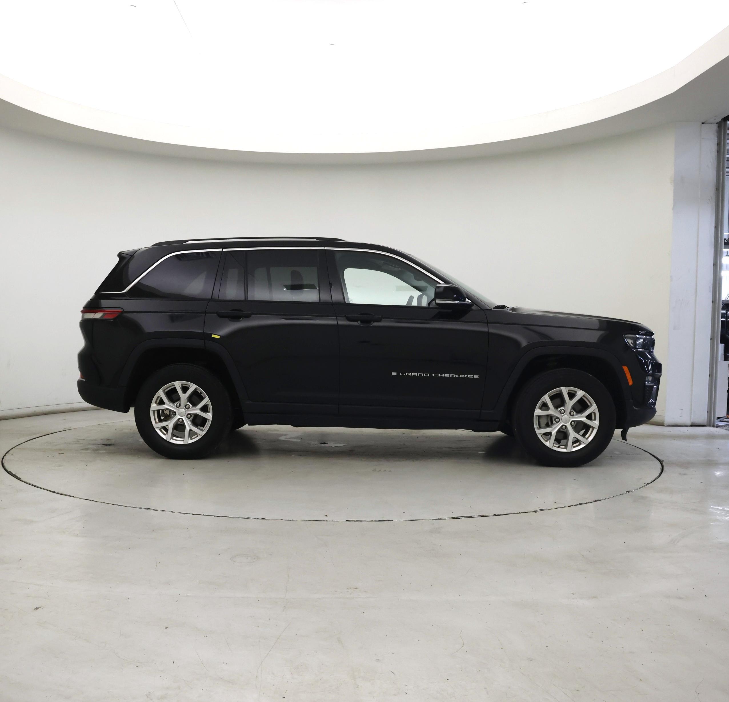 Thumbnail: 2023 Jeep Grand Cherokee - 7