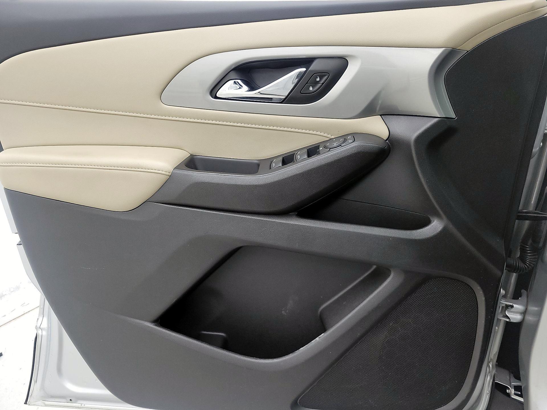 Thumbnail: 2022 Chevrolet Traverse - 12