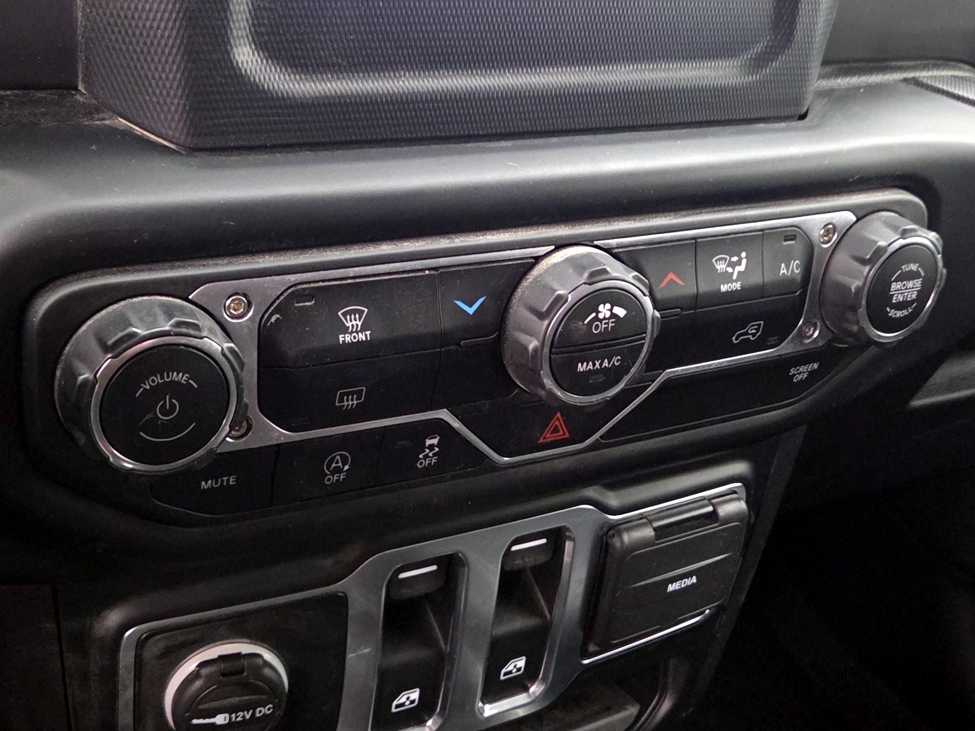 Thumbnail: 2022 Jeep Wrangler - 15