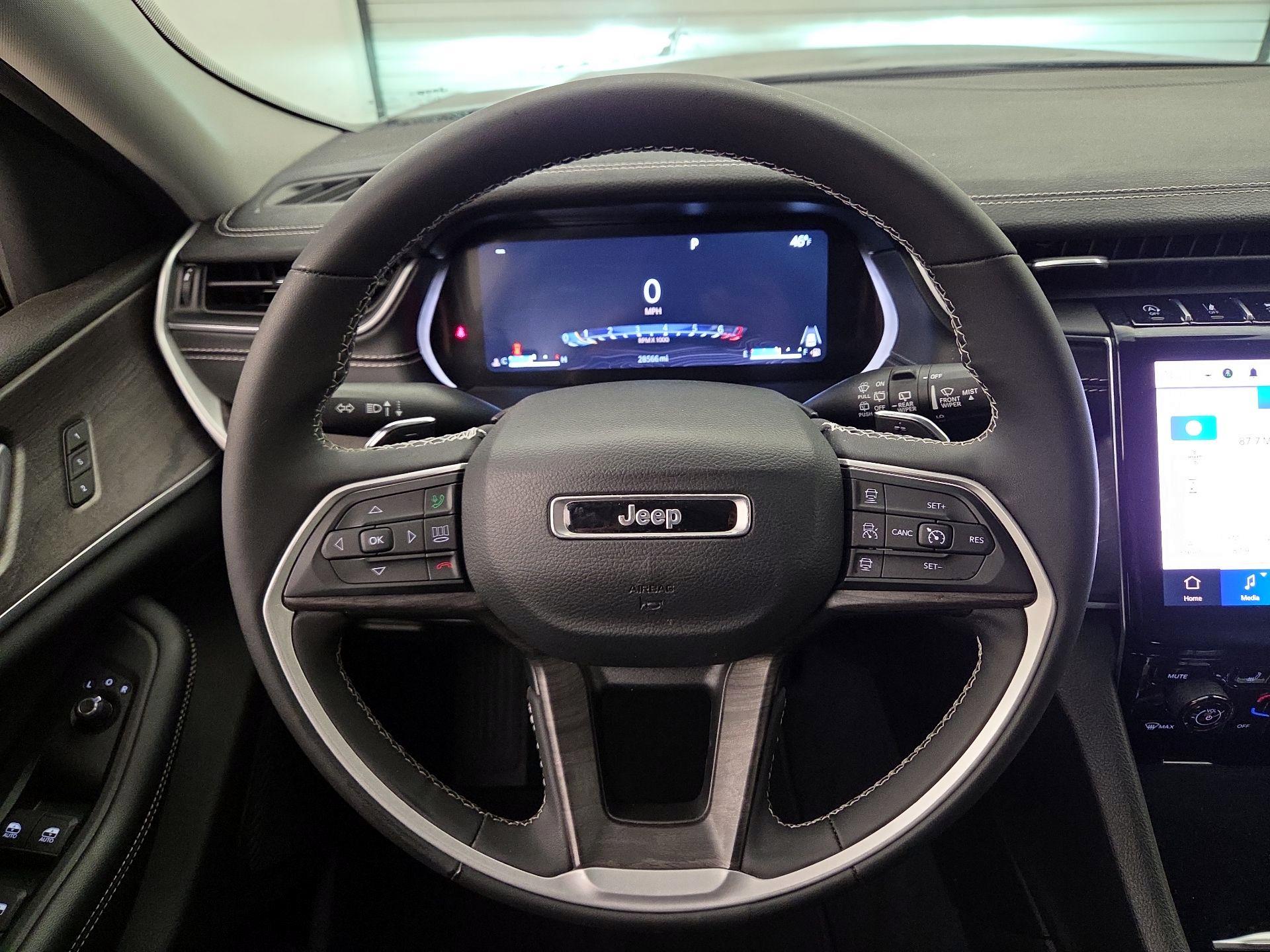 Thumbnail: 2023 Jeep Grand Cherokee - 10