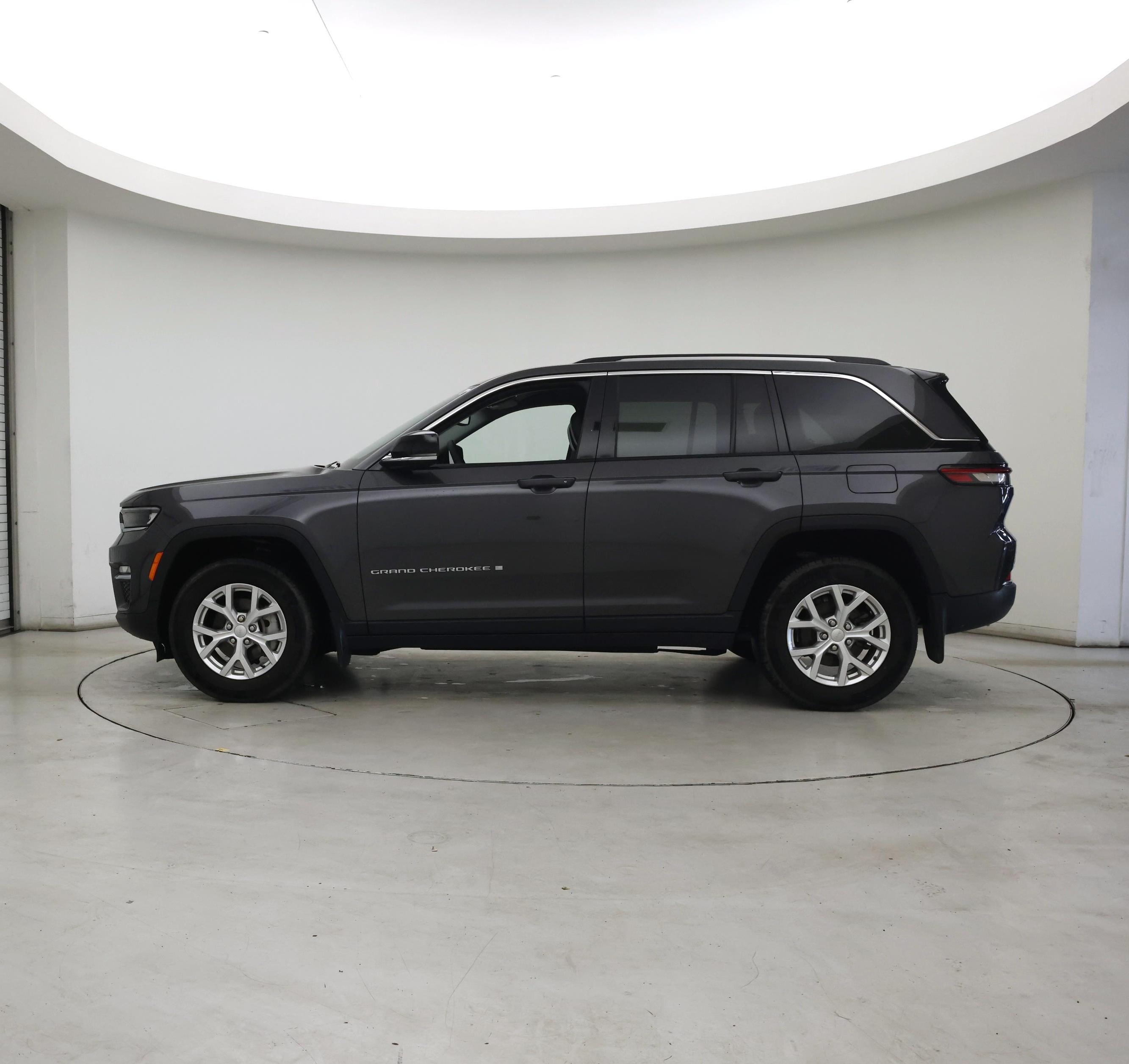 Thumbnail: 2023 Jeep Grand Cherokee - 3