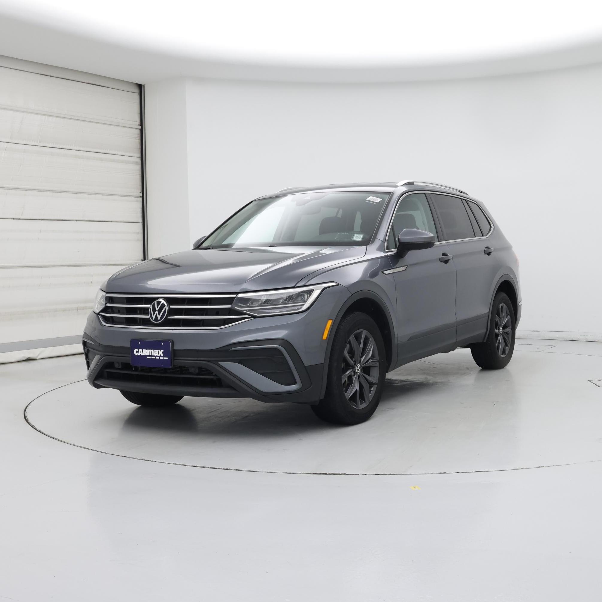 Thumbnail: 2023 Volkswagen Tiguan - 4