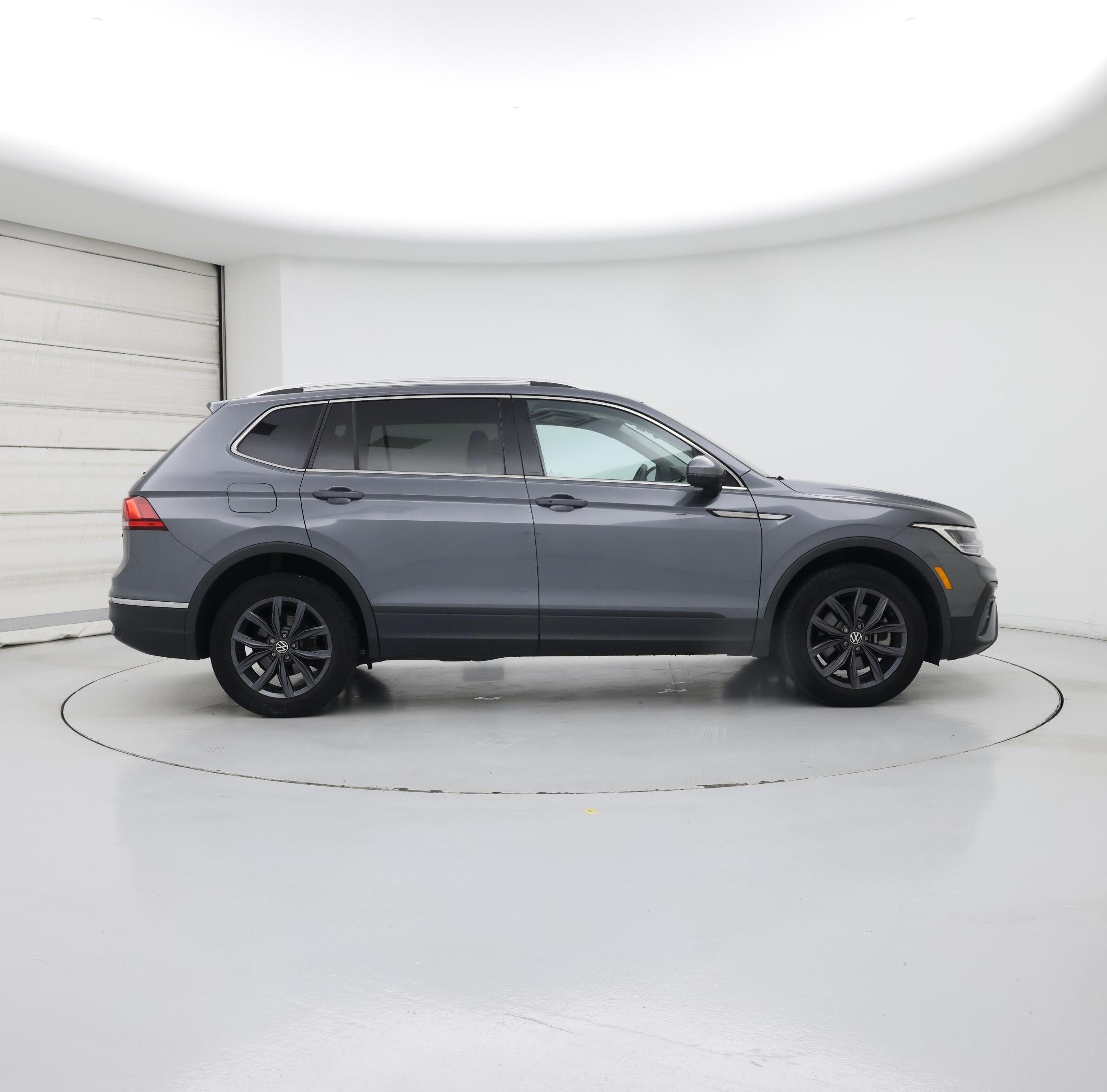 Thumbnail: 2023 Volkswagen Tiguan - 7