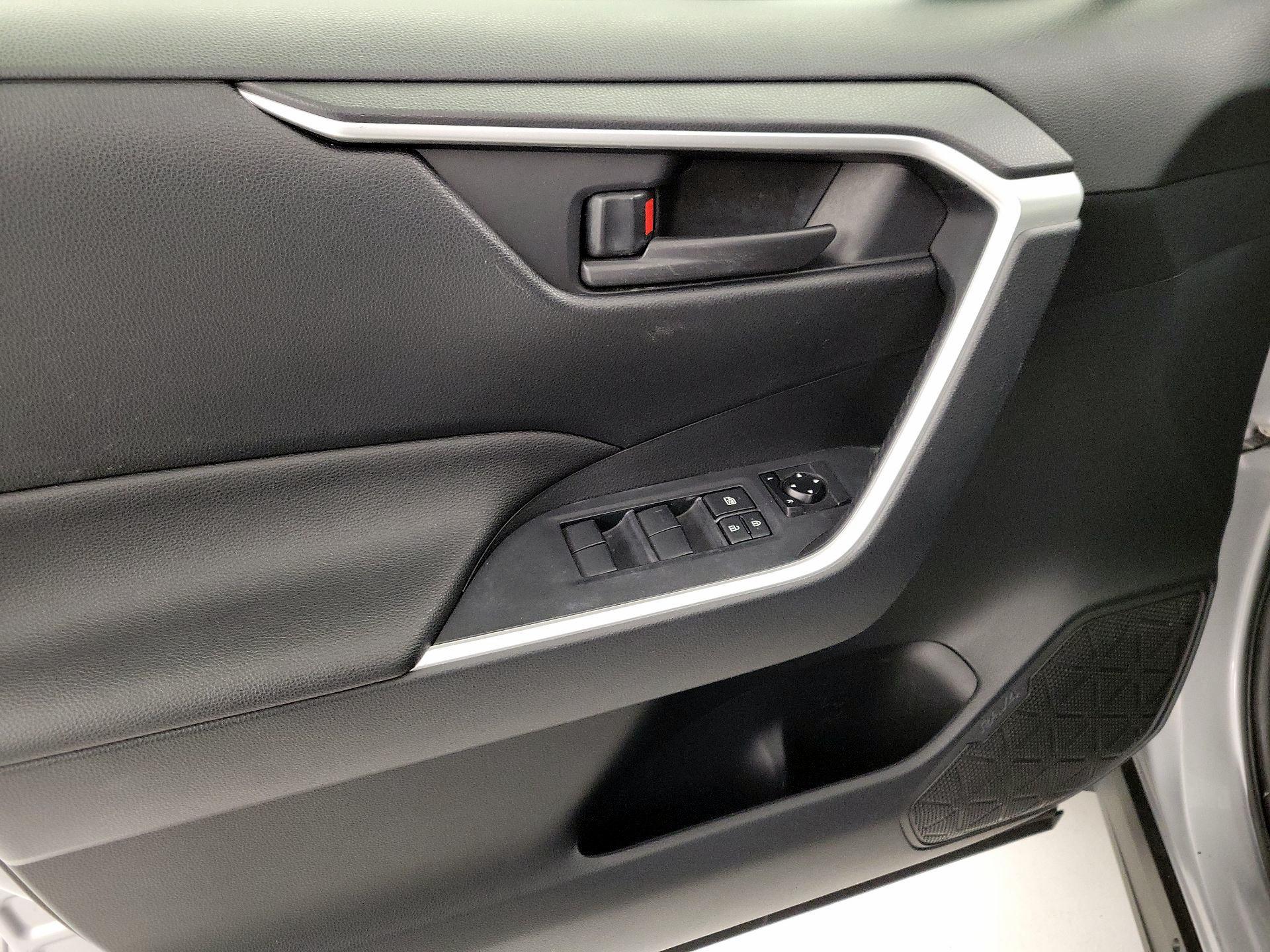 Thumbnail: 2019 Toyota RAV4 - 12