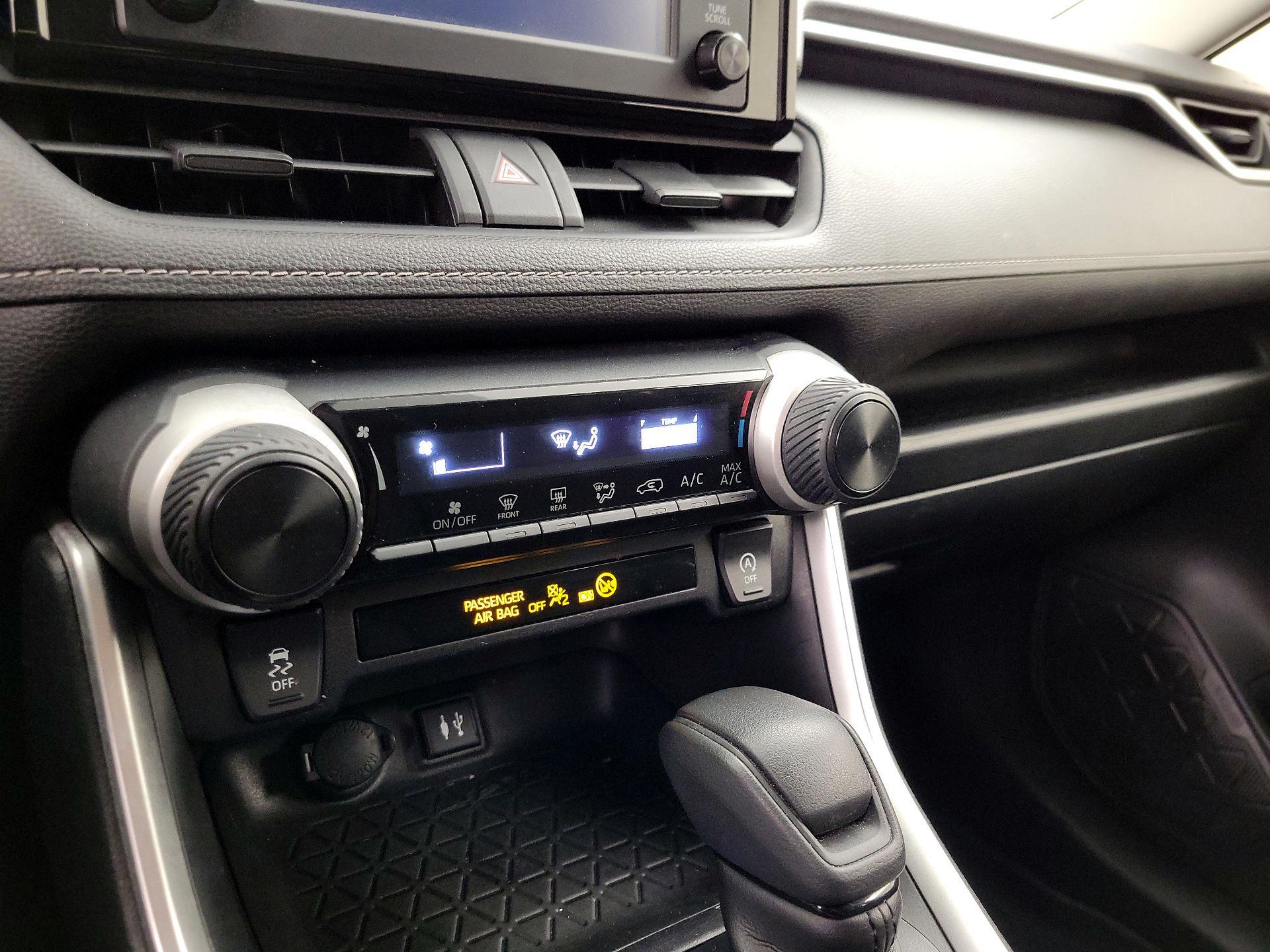 Thumbnail: 2019 Toyota RAV4 - 16