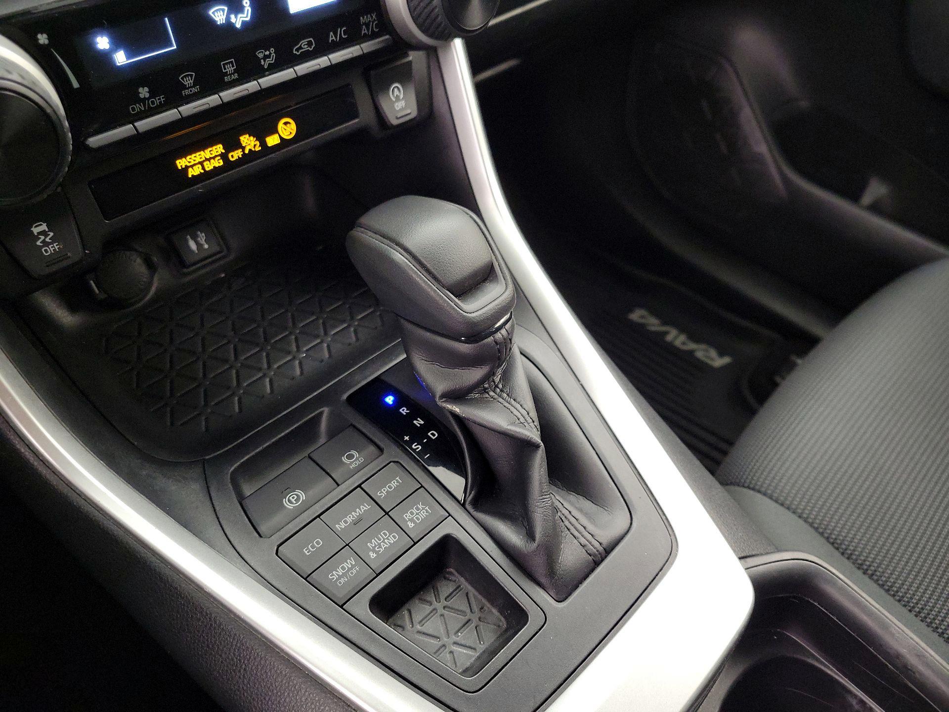 Thumbnail: 2019 Toyota RAV4 - 17