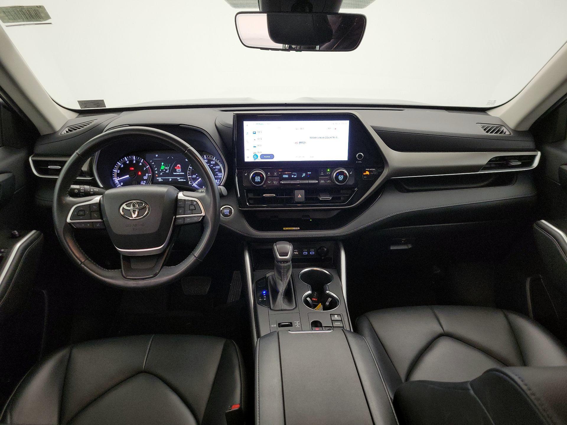 Thumbnail: 2023 Toyota Highlander - 9