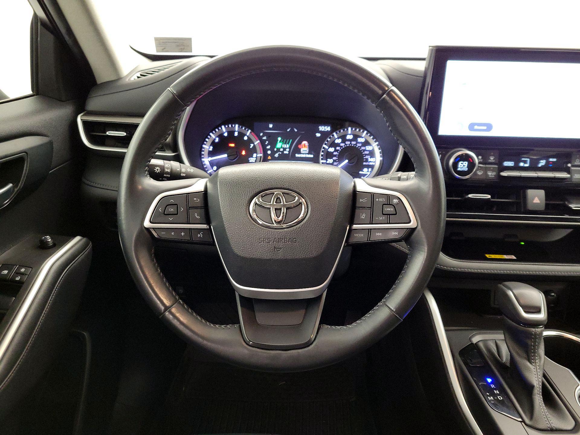 Thumbnail: 2023 Toyota Highlander - 10