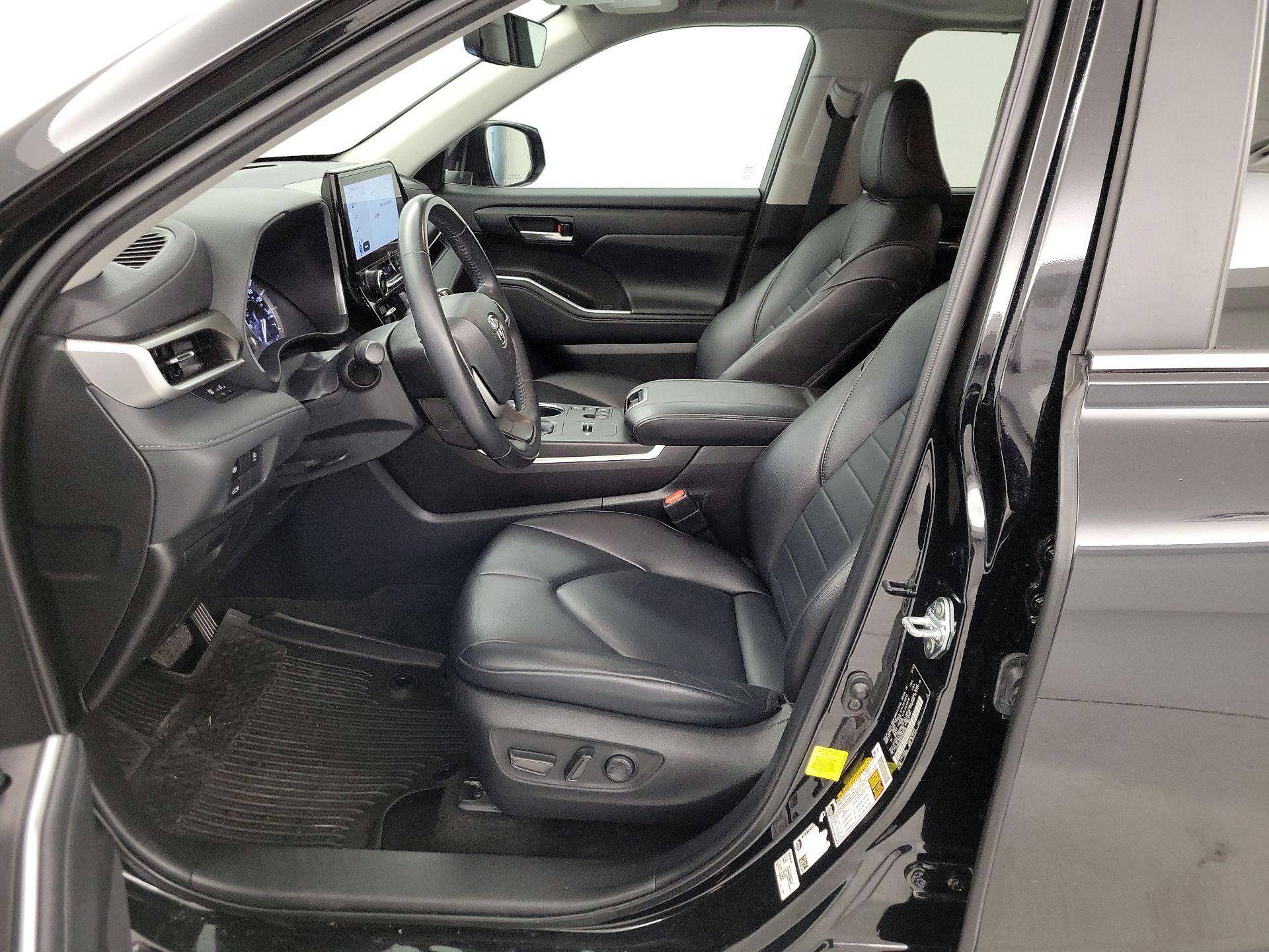 Thumbnail: 2023 Toyota Highlander - 11