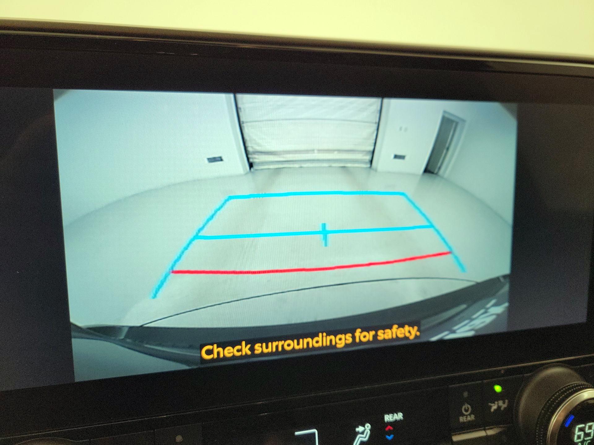 Thumbnail: 2023 Toyota Highlander - 14