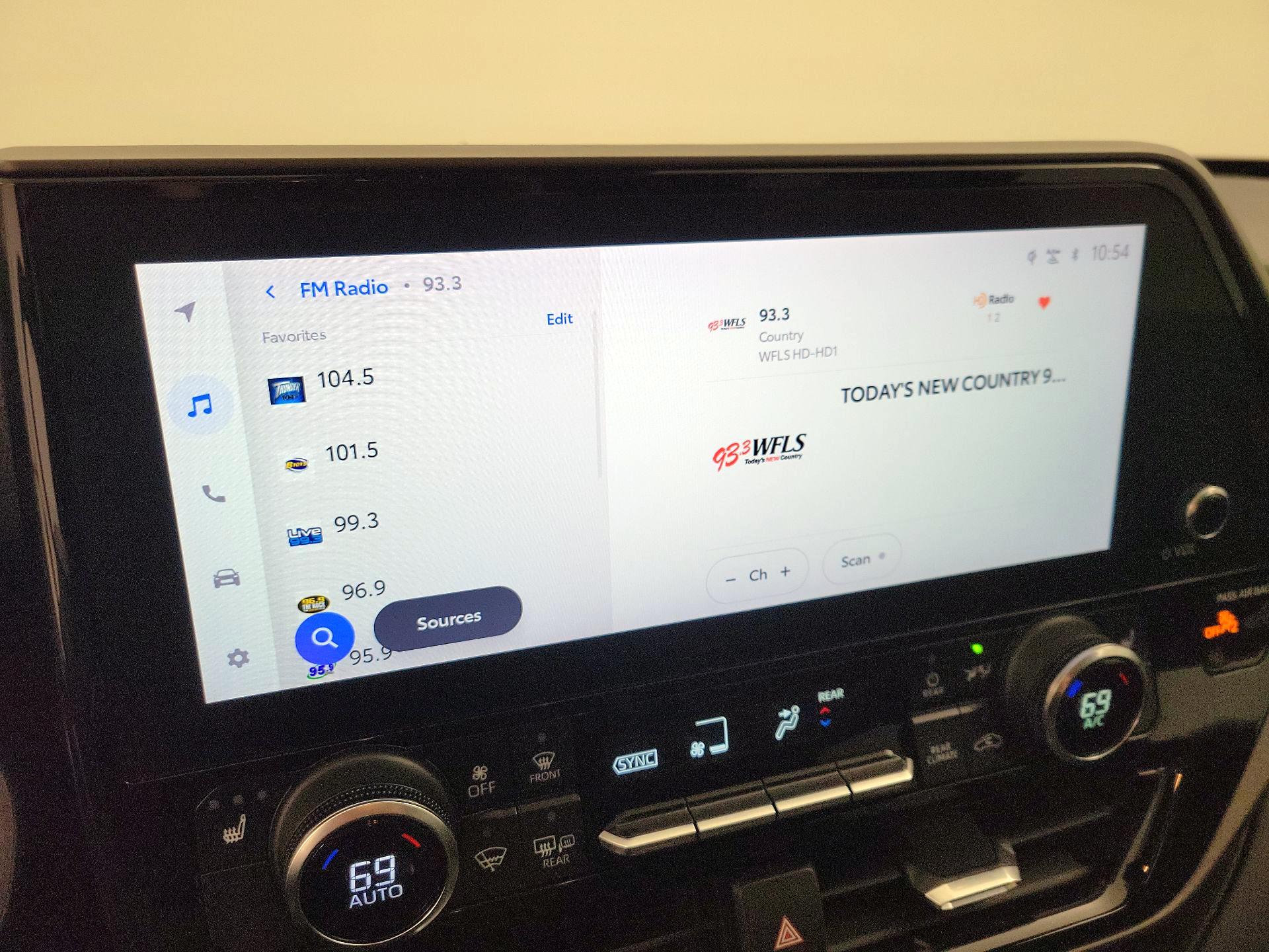 Thumbnail: 2023 Toyota Highlander - 15