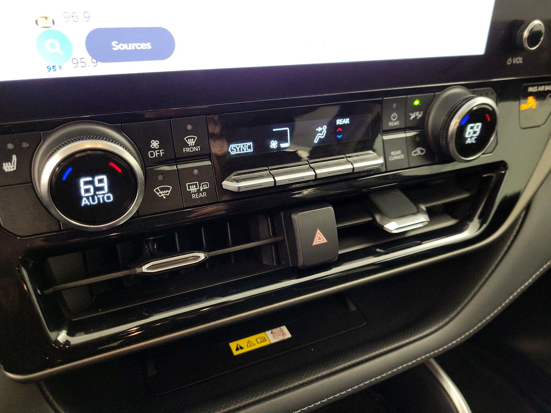 Thumbnail: 2023 Toyota Highlander - 16