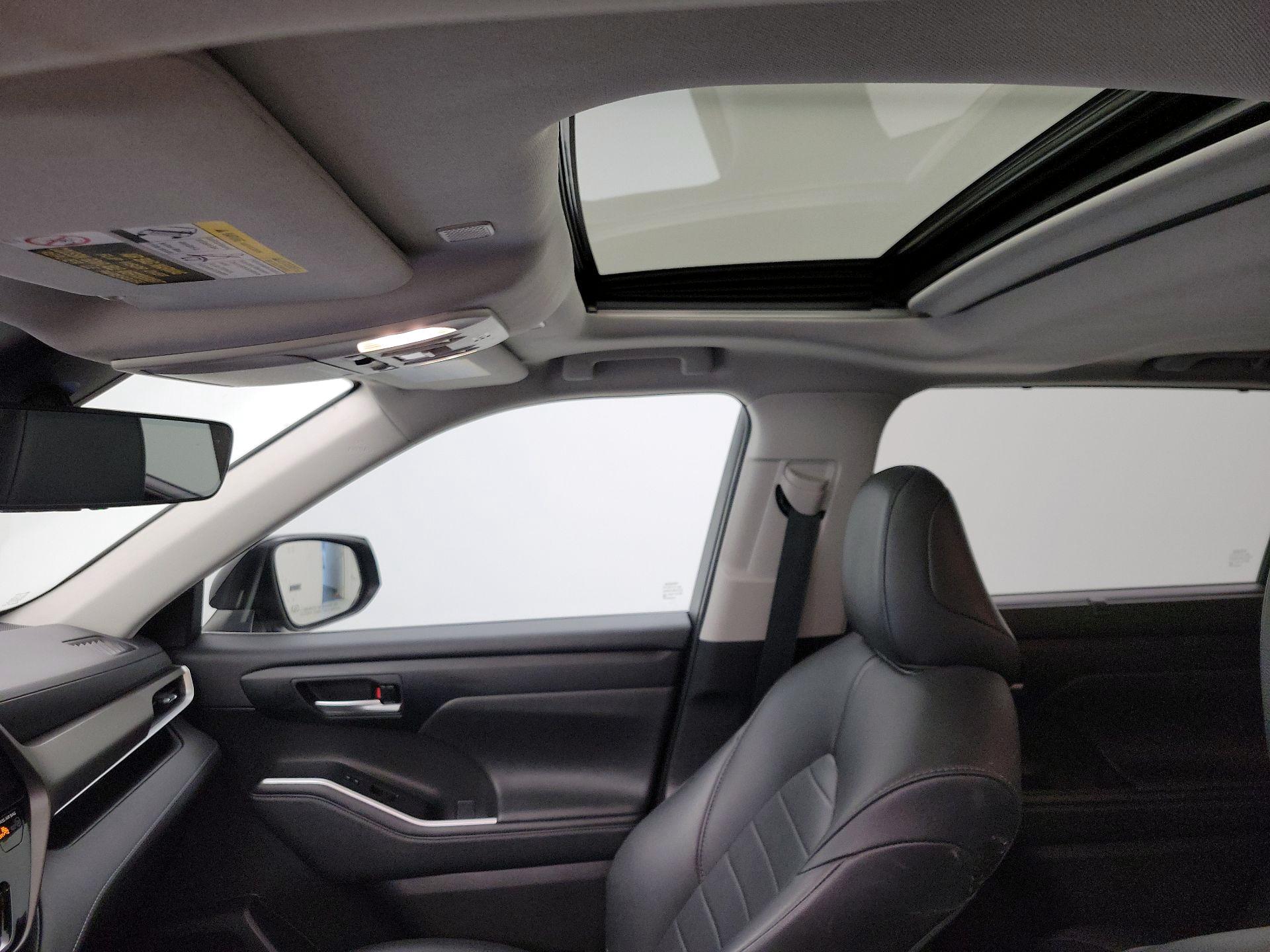 Thumbnail: 2023 Toyota Highlander - 19