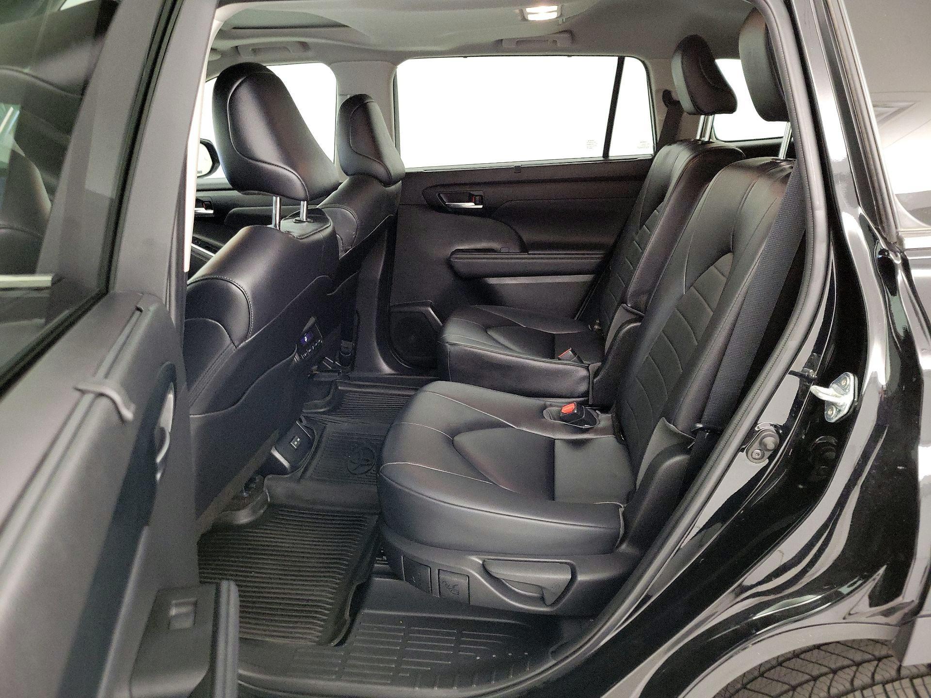 Thumbnail: 2023 Toyota Highlander - 20