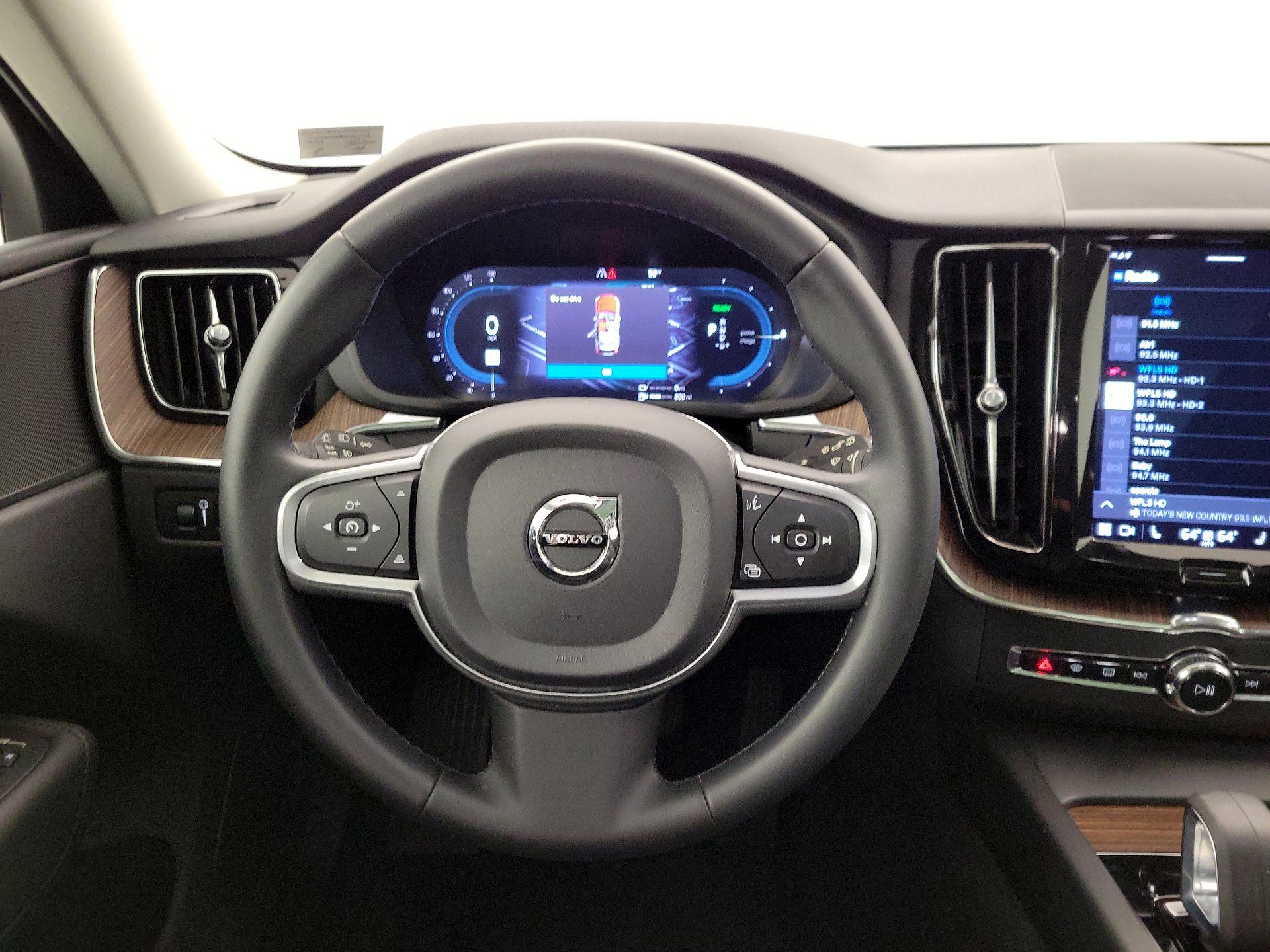 Thumbnail: 2022 Volvo XC60 - 10