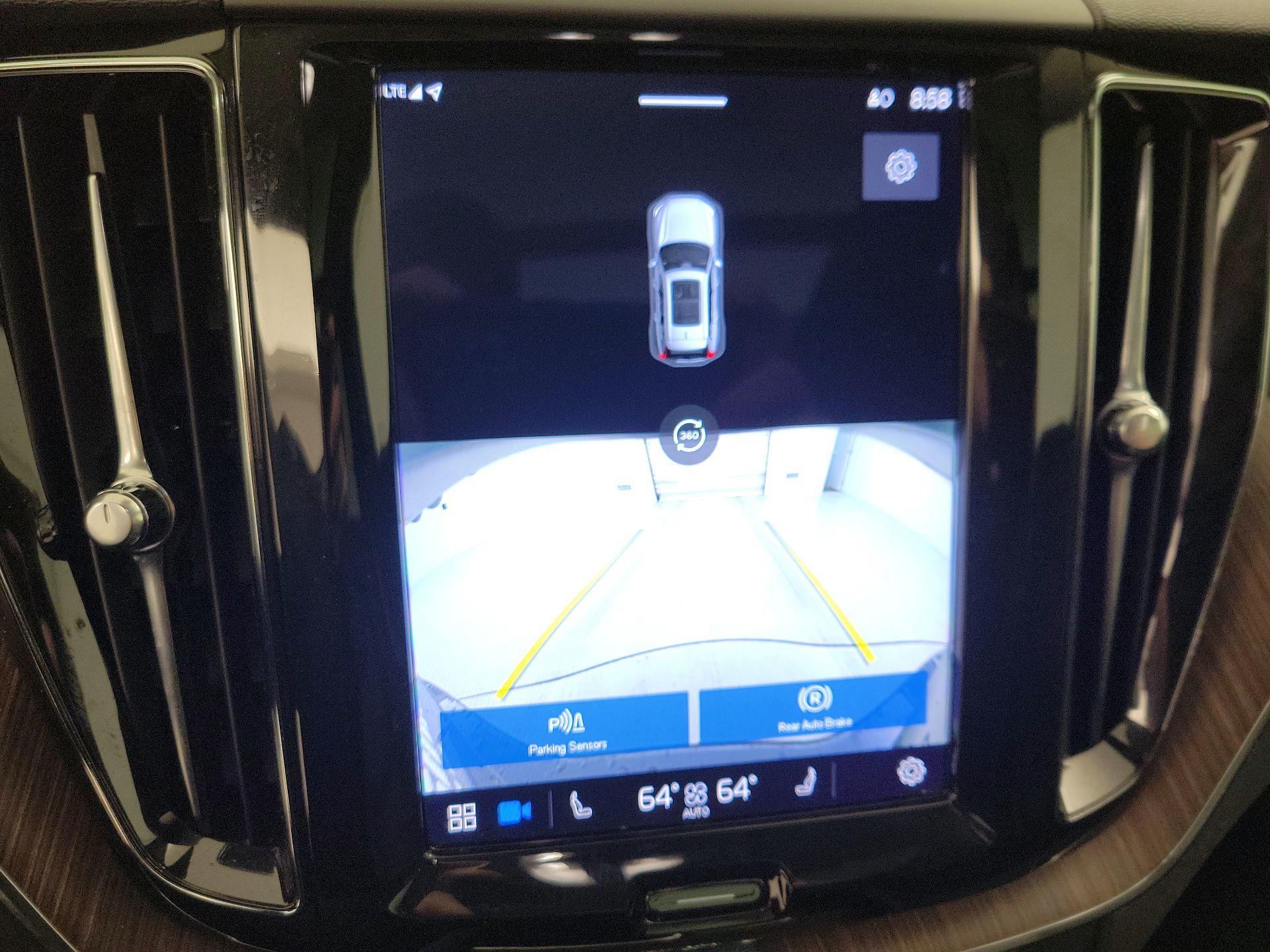 Thumbnail: 2022 Volvo XC60 - 14