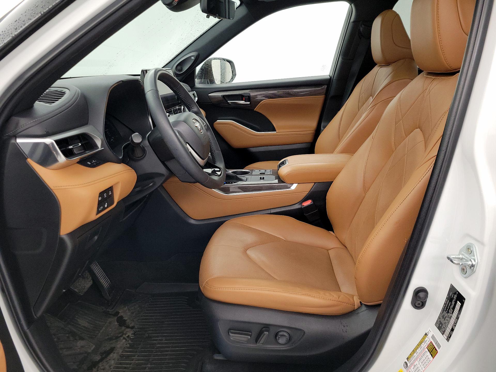 Thumbnail: 2023 Toyota Highlander - 11