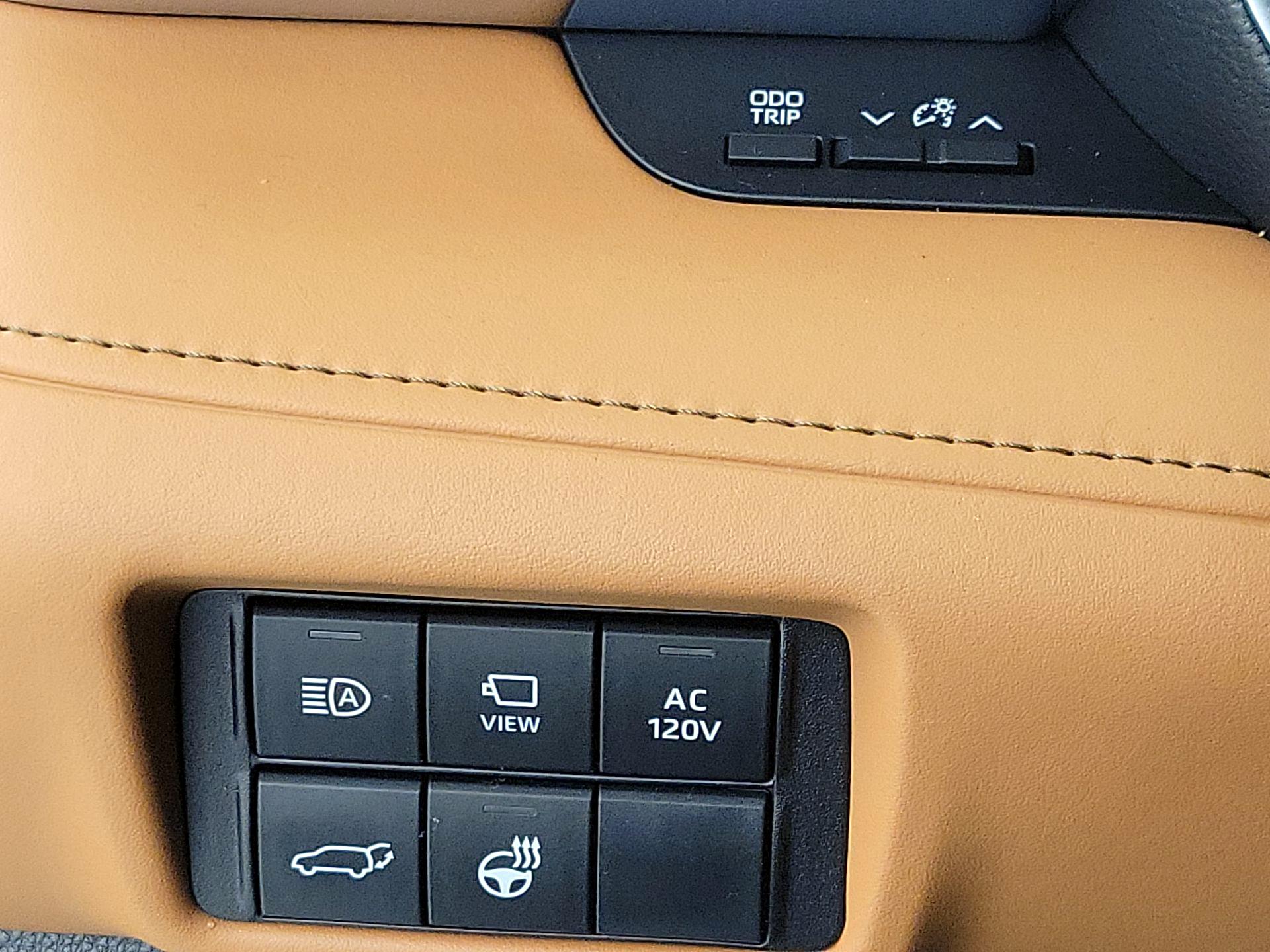 Thumbnail: 2023 Toyota Highlander - 13