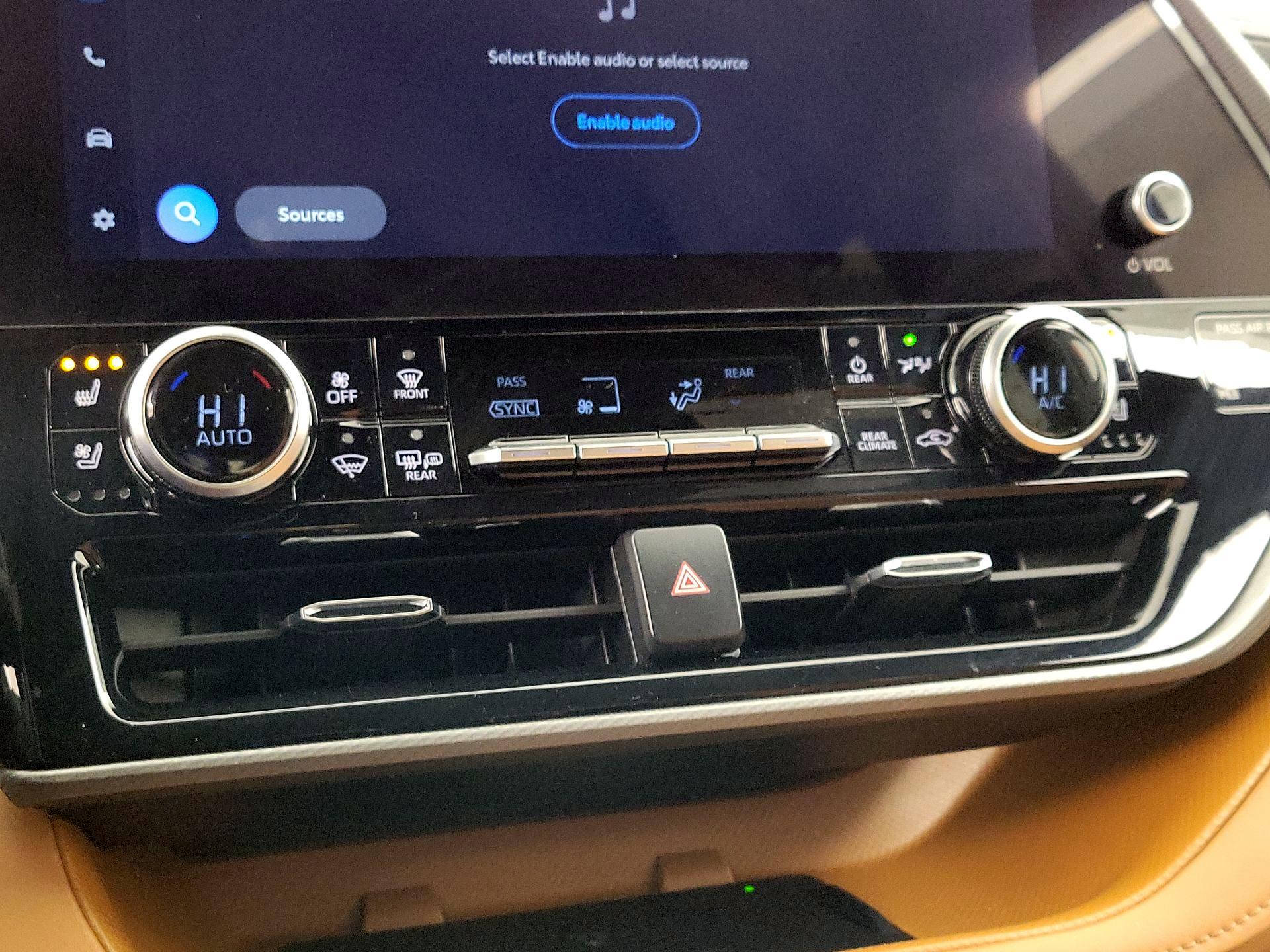 Thumbnail: 2023 Toyota Highlander - 16