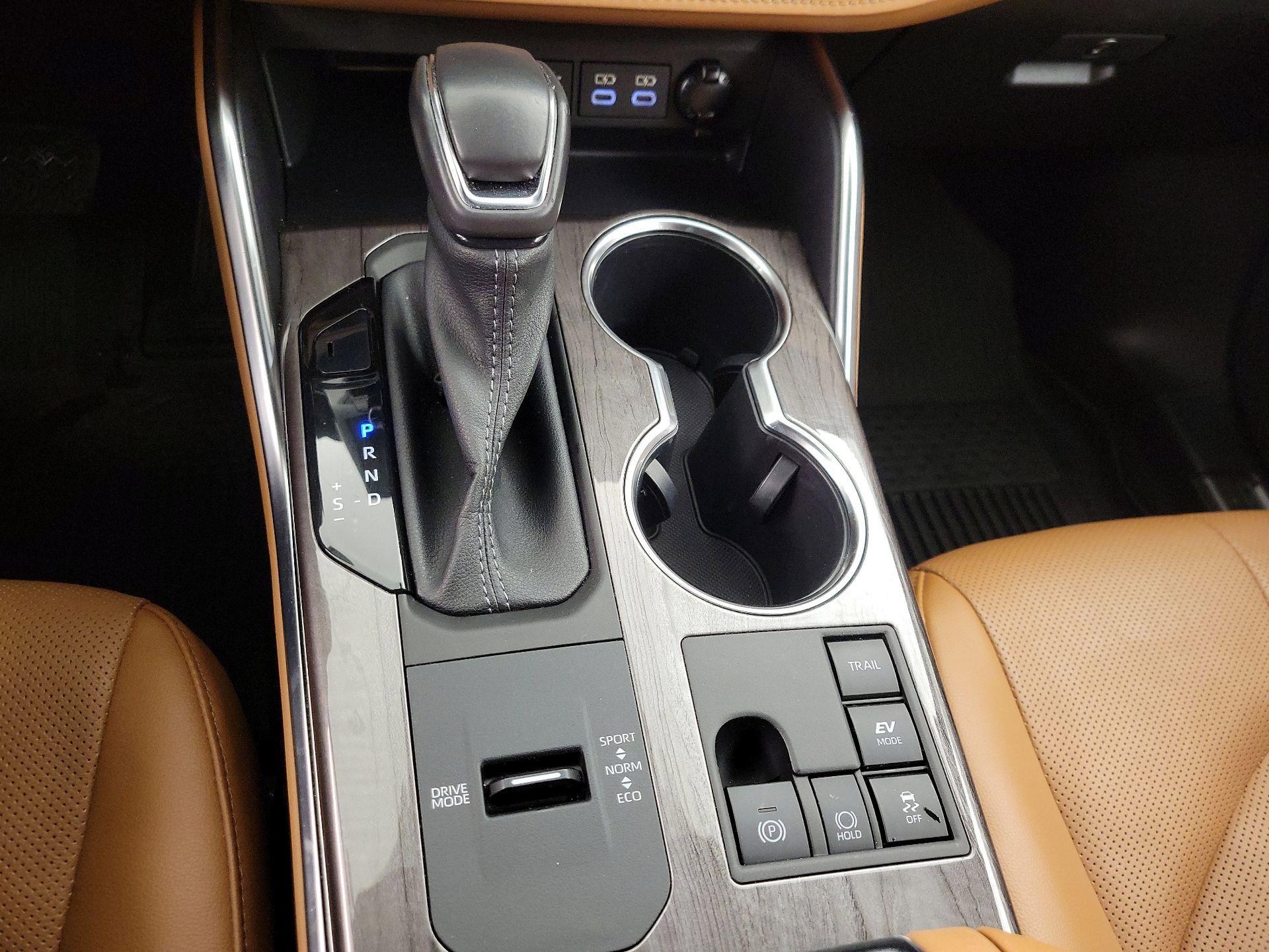 Thumbnail: 2023 Toyota Highlander - 17