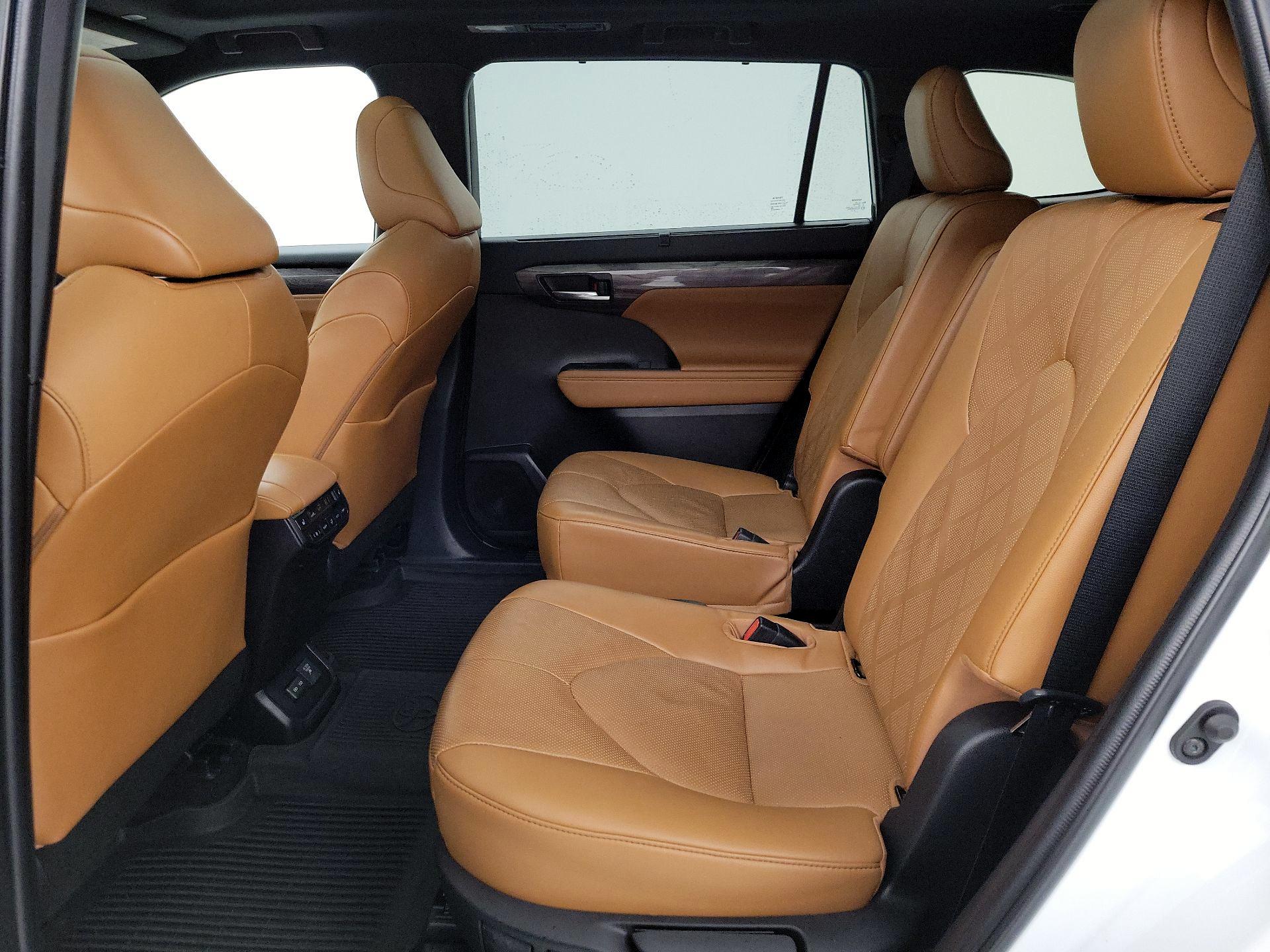 Thumbnail: 2023 Toyota Highlander - 20