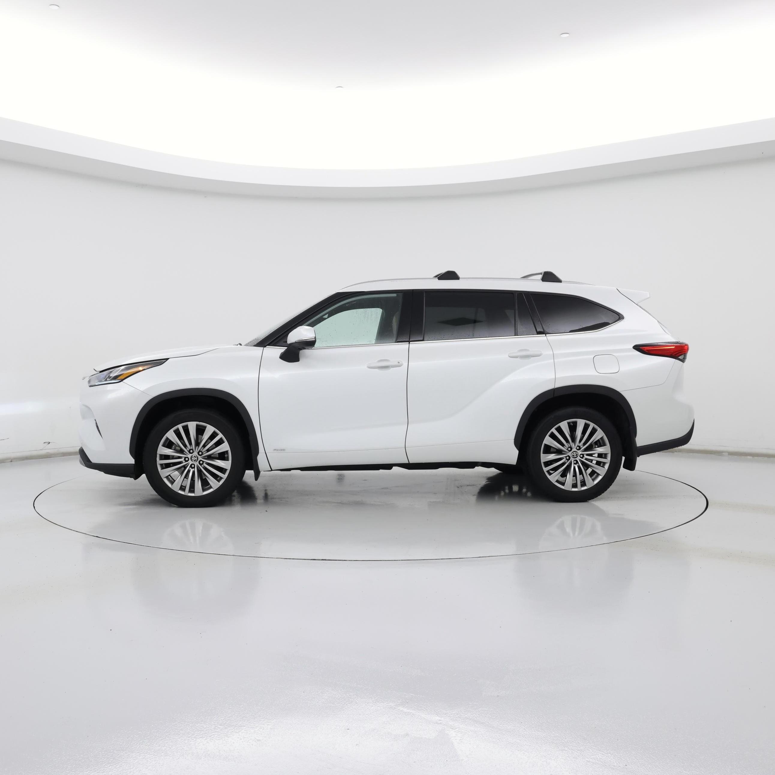 Thumbnail: 2023 Toyota Highlander - 3