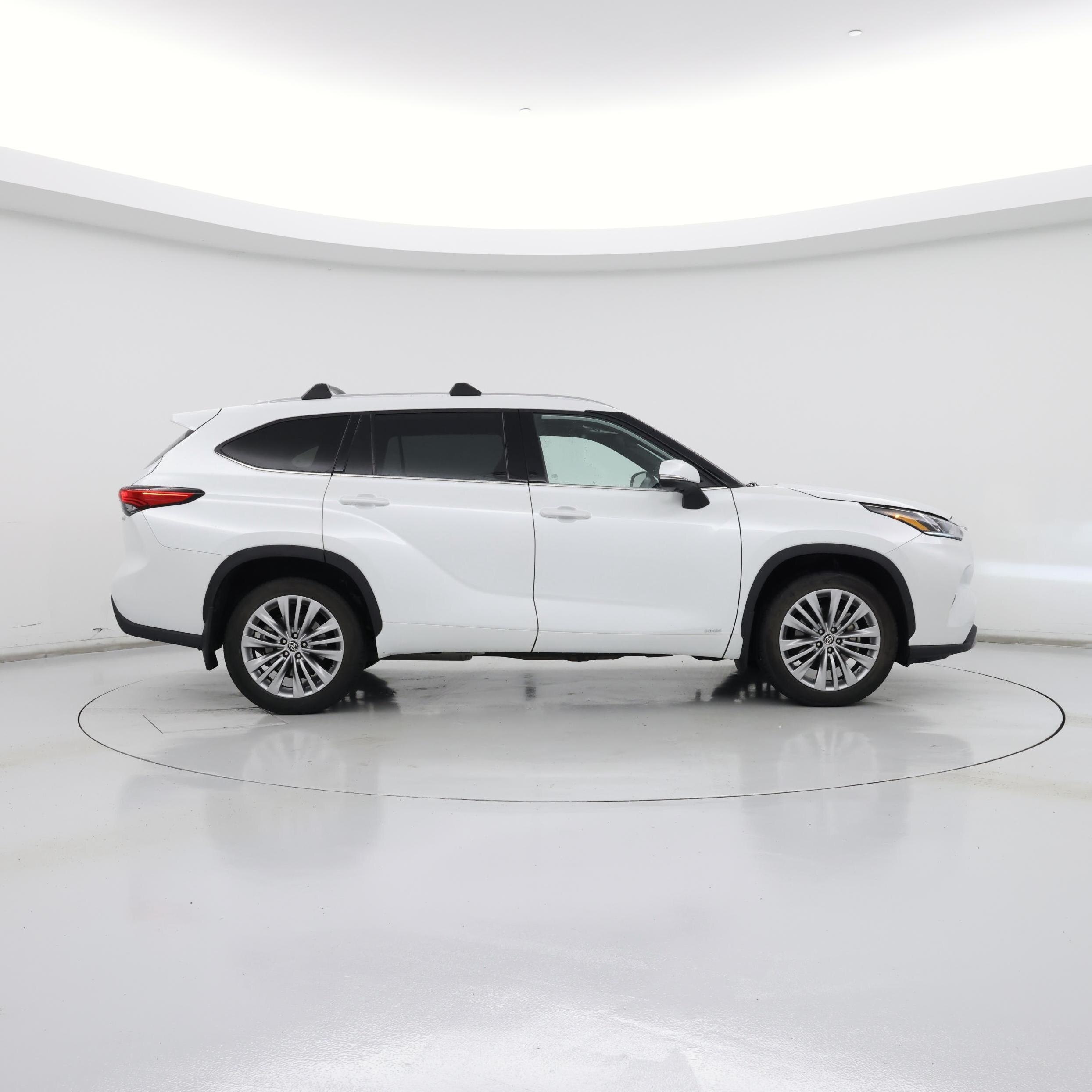 Thumbnail: 2023 Toyota Highlander - 7