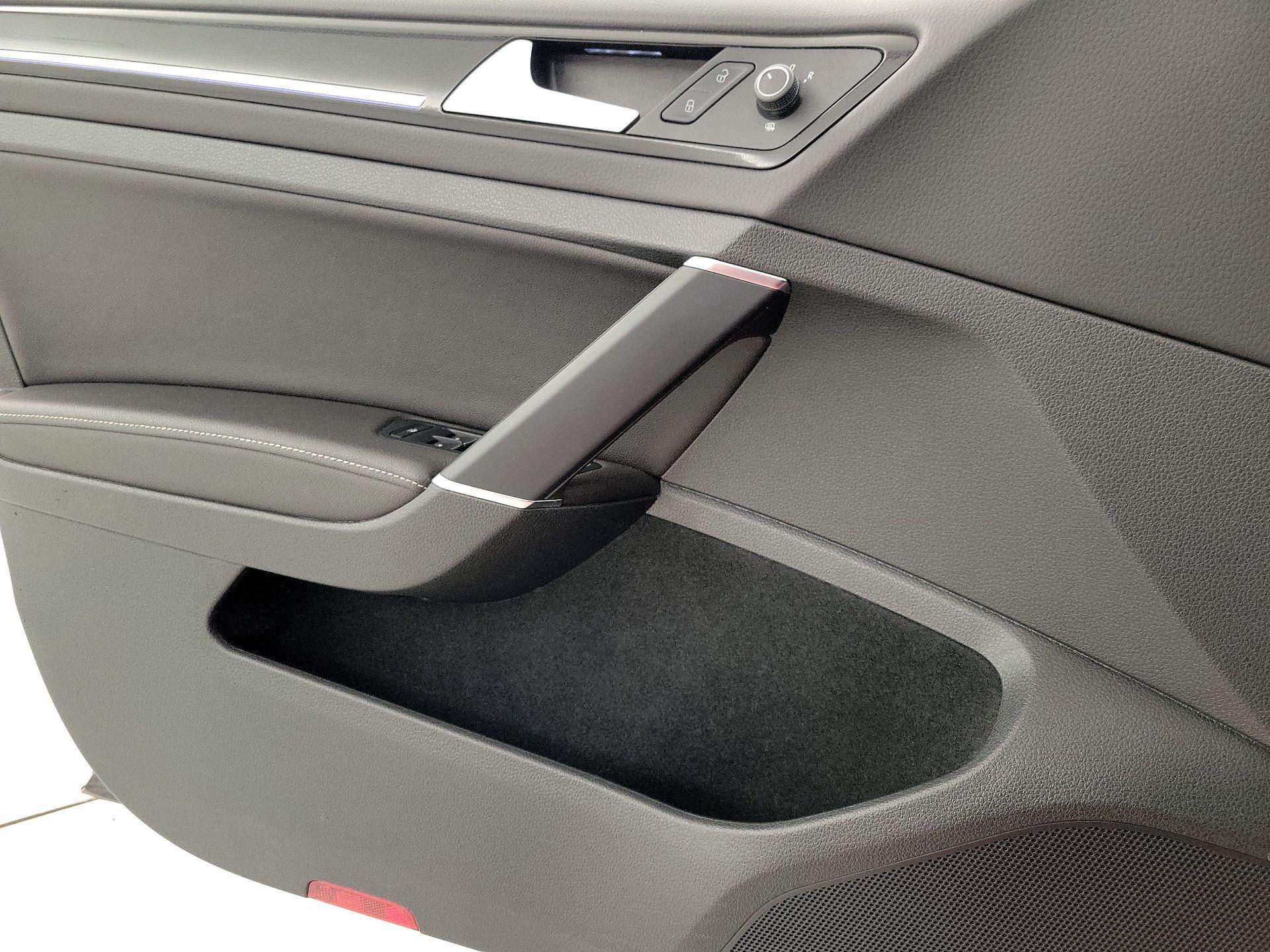 Thumbnail: 2019 Volkswagen Golf - 12