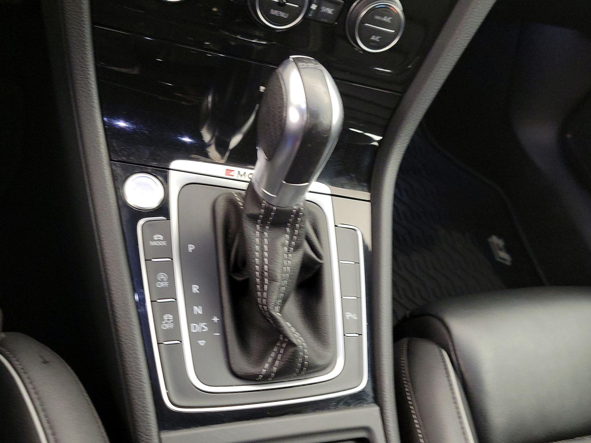 Thumbnail: 2019 Volkswagen Golf - 18