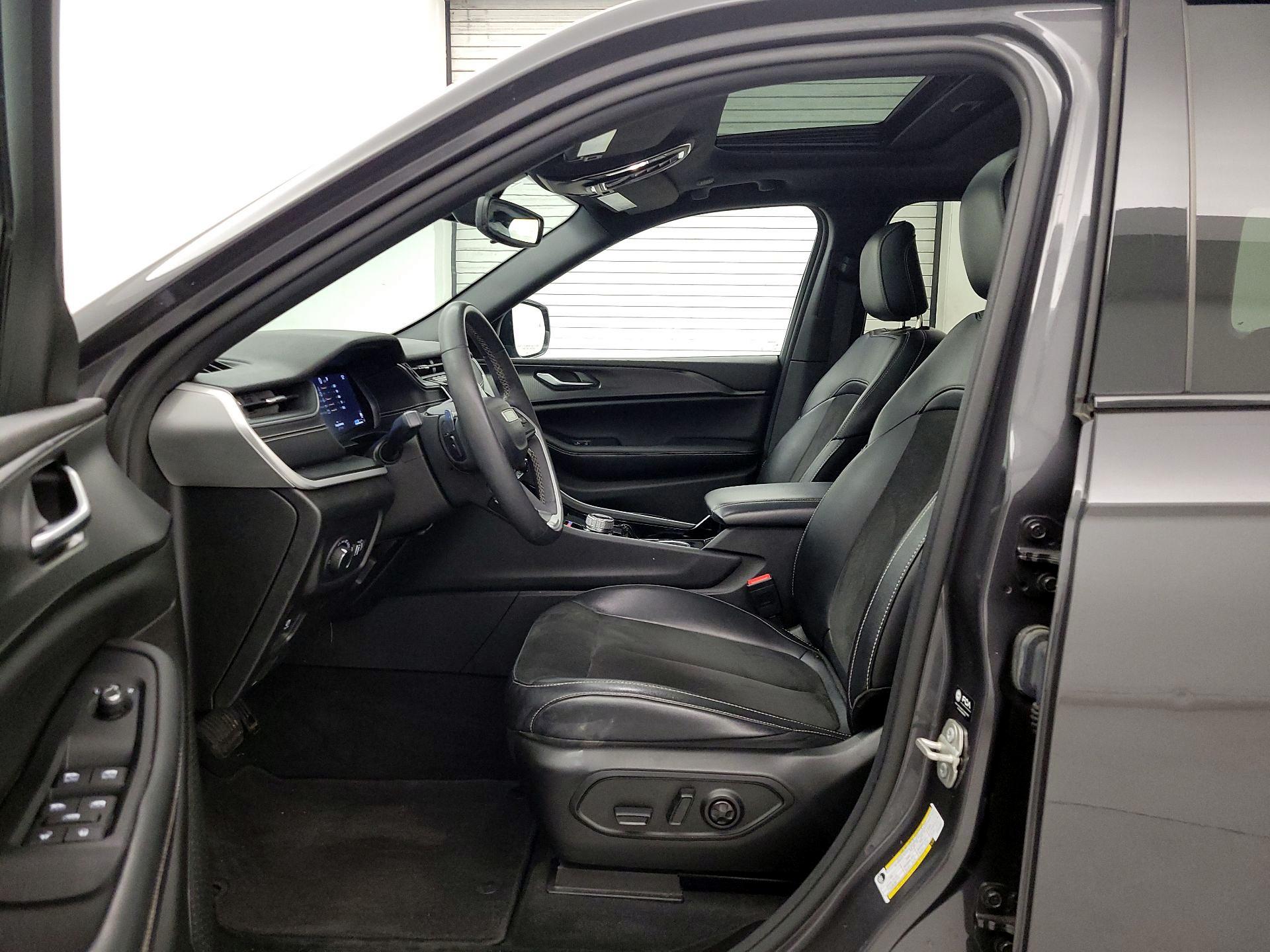 Thumbnail: 2023 Jeep Grand Cherokee - 11