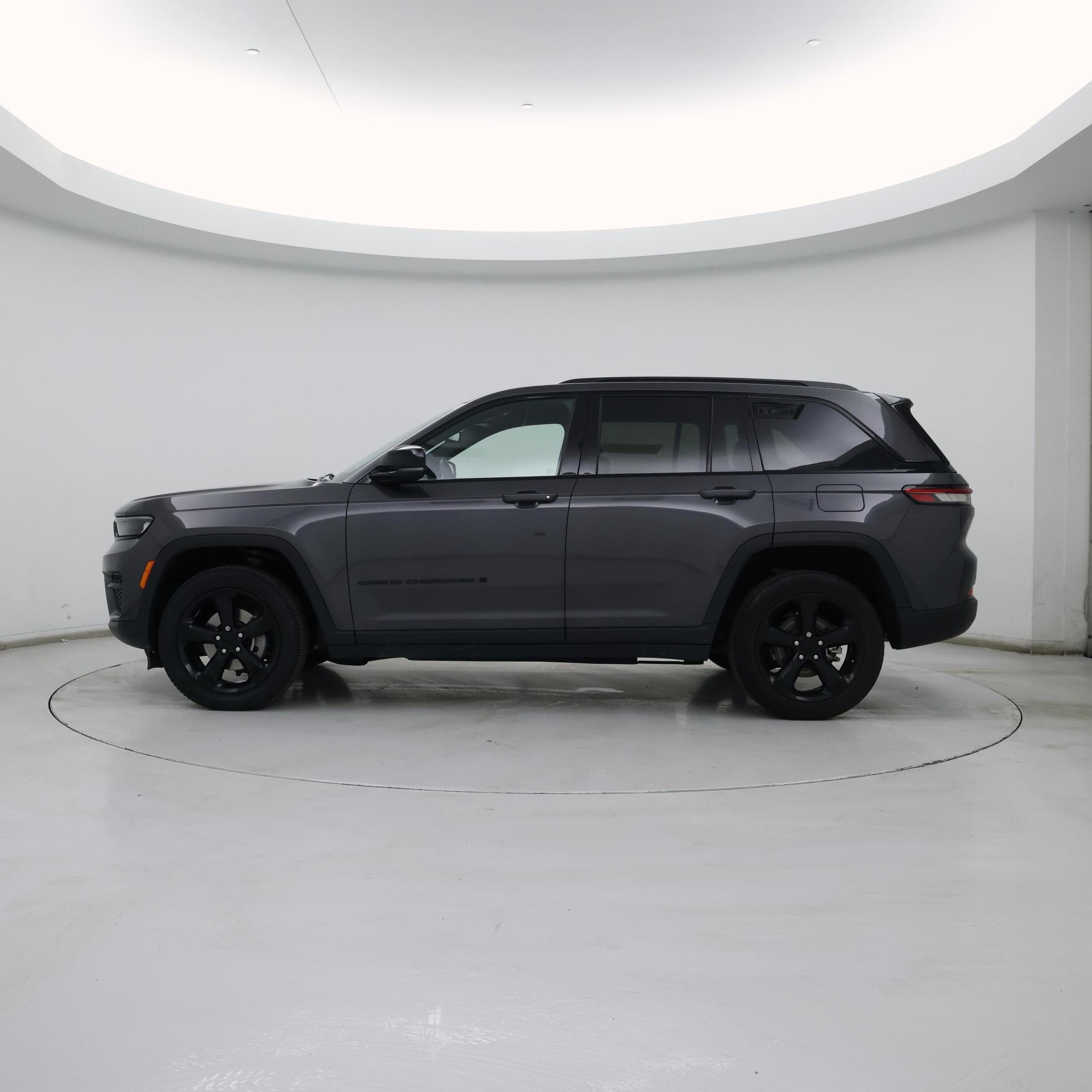 Thumbnail: 2023 Jeep Grand Cherokee - 3