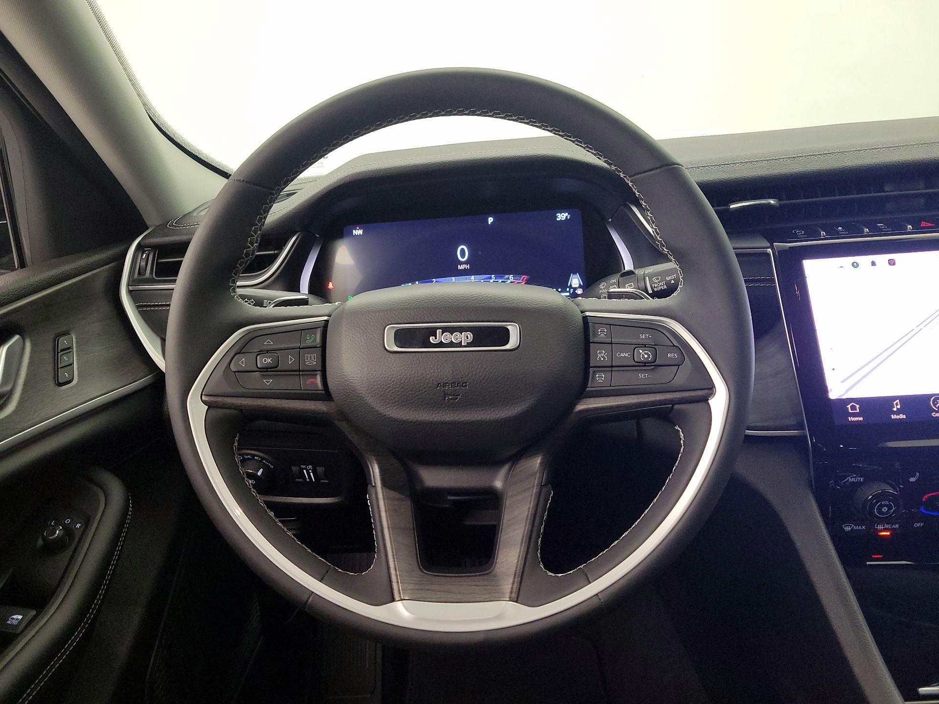 Thumbnail: 2023 Jeep Grand Cherokee - 10