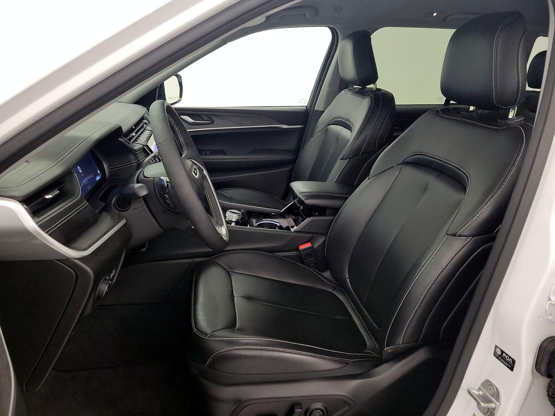 Thumbnail: 2023 Jeep Grand Cherokee - 11