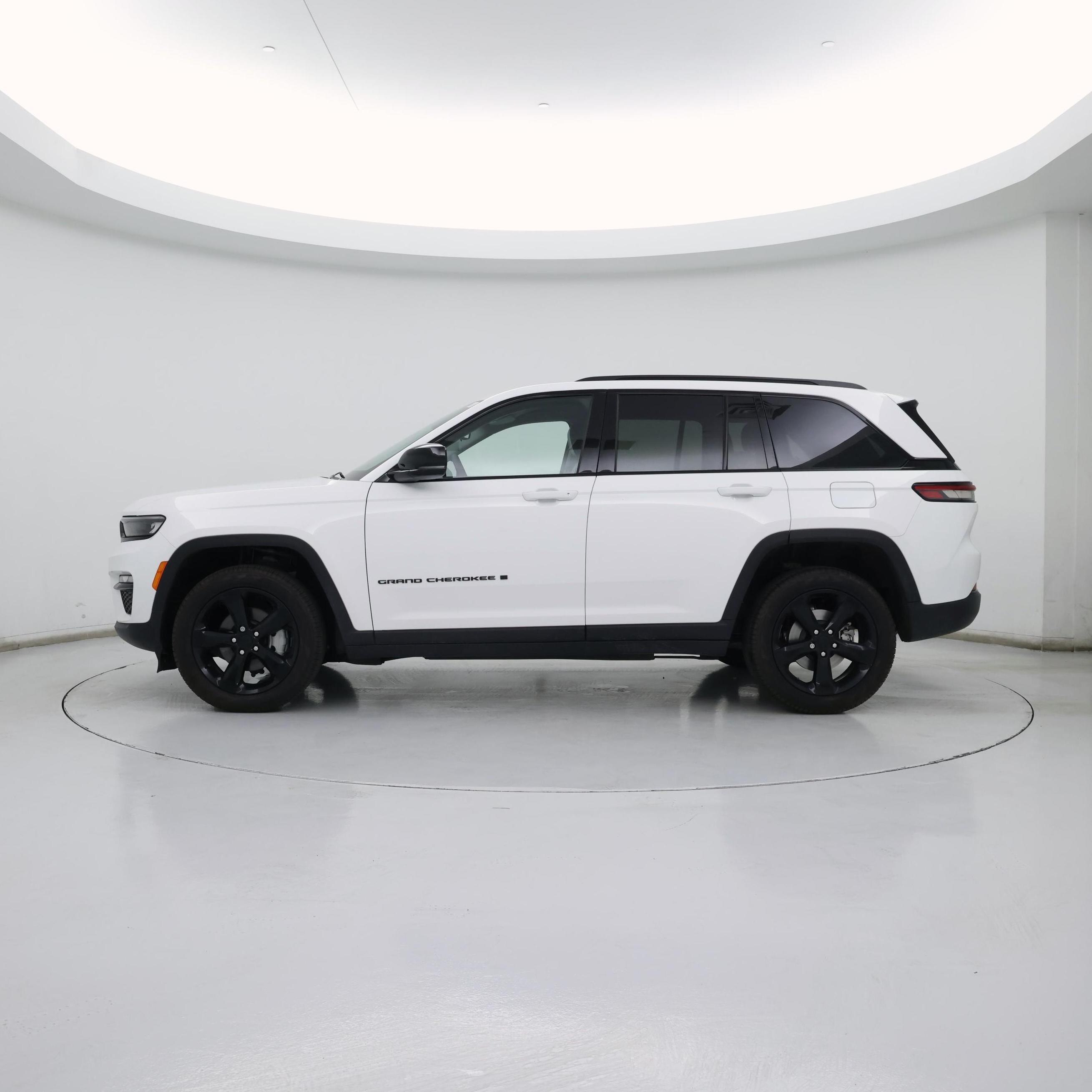 Thumbnail: 2023 Jeep Grand Cherokee - 3