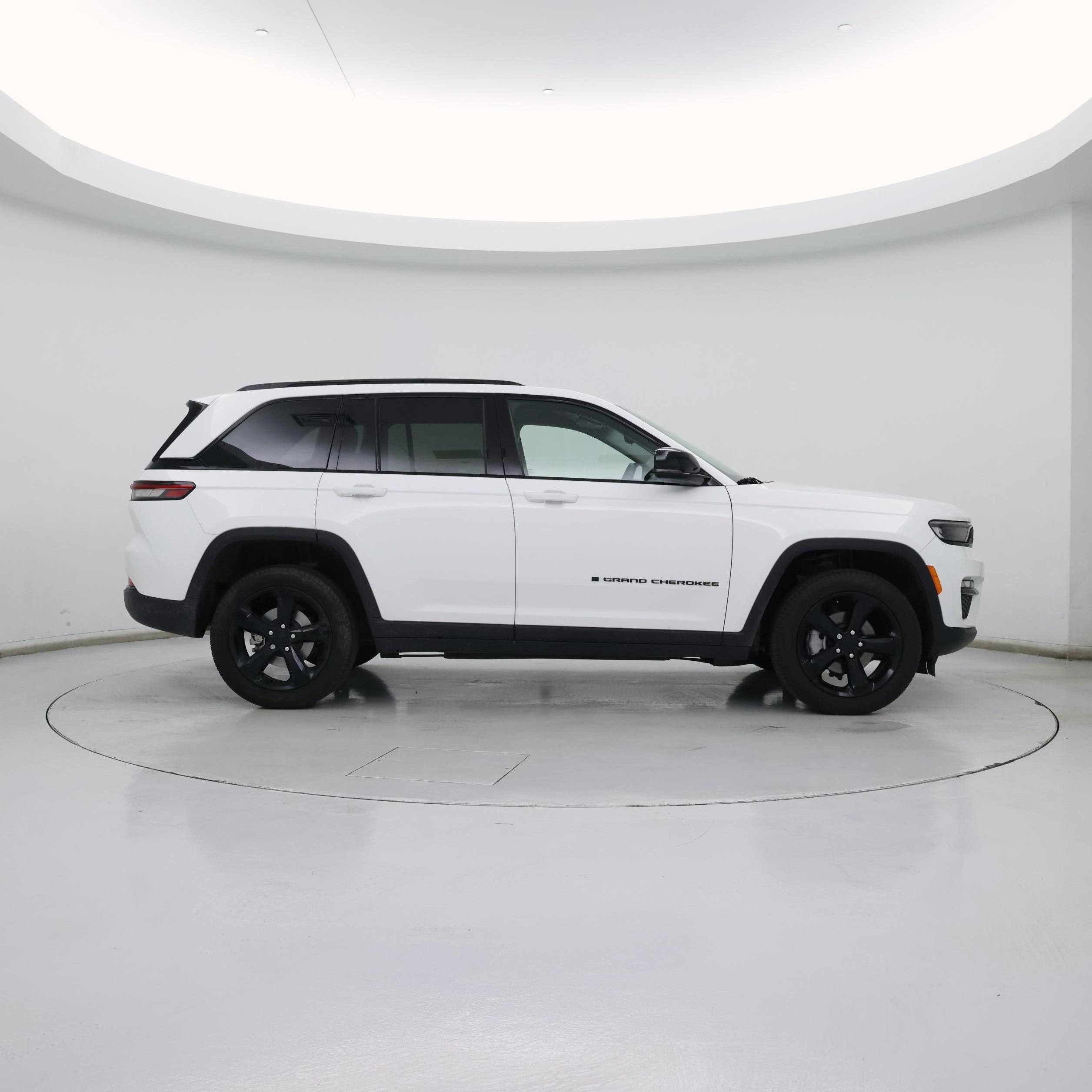 Thumbnail: 2023 Jeep Grand Cherokee - 7