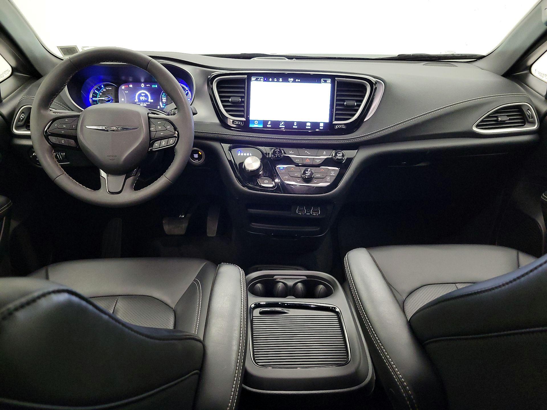 Thumbnail: 2023 Chrysler Pacifica - 9