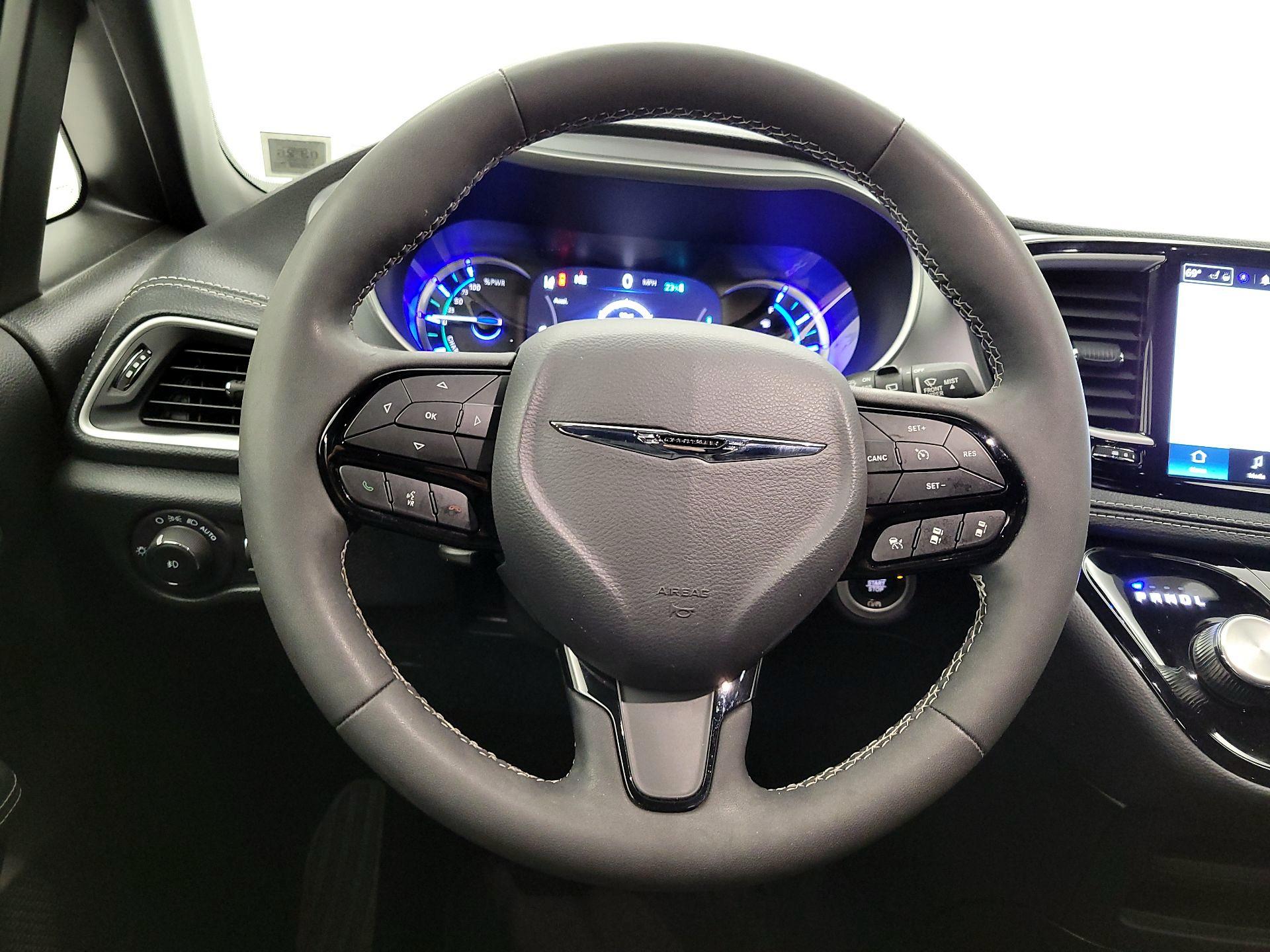Thumbnail: 2023 Chrysler Pacifica - 10