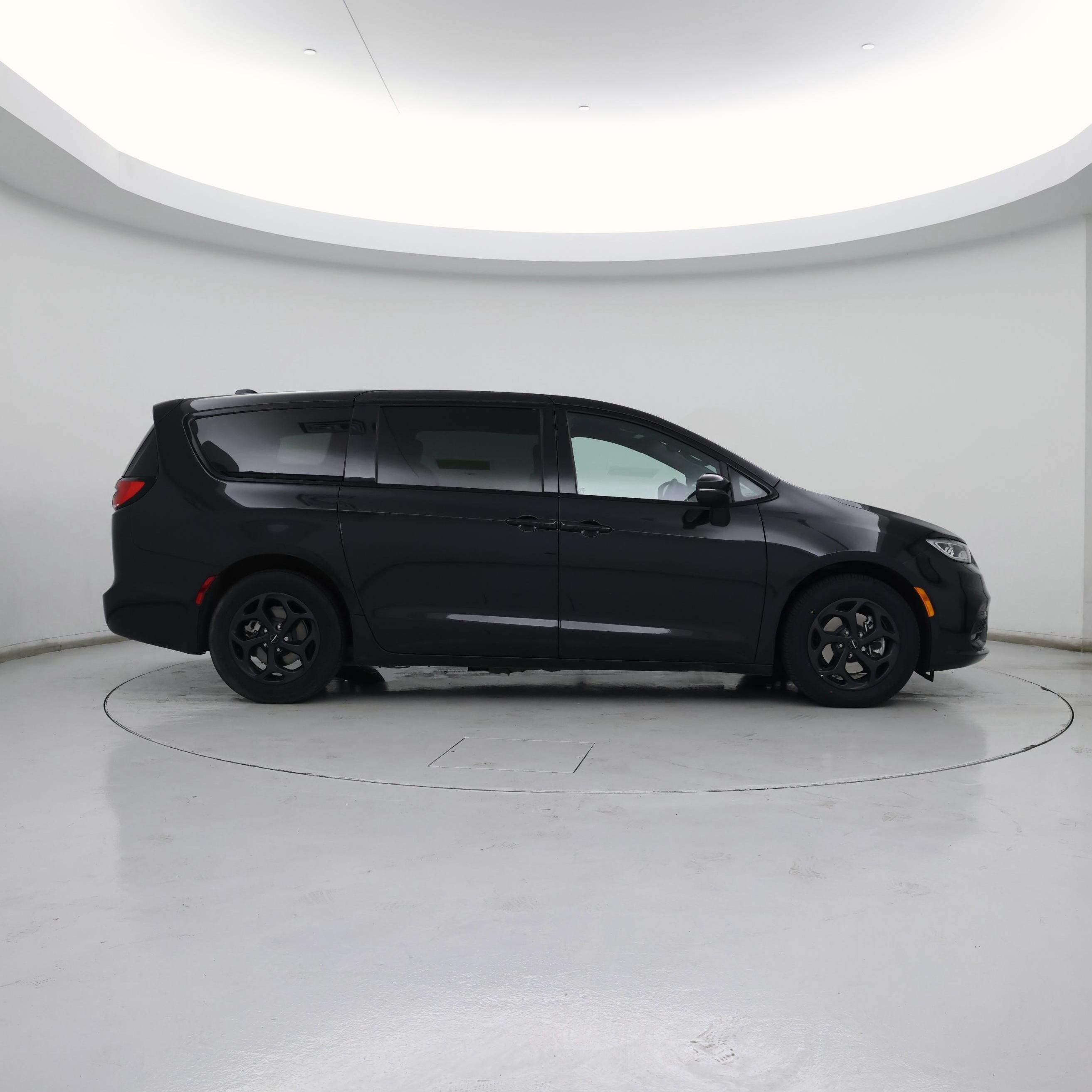 Thumbnail: 2023 Chrysler Pacifica - 7