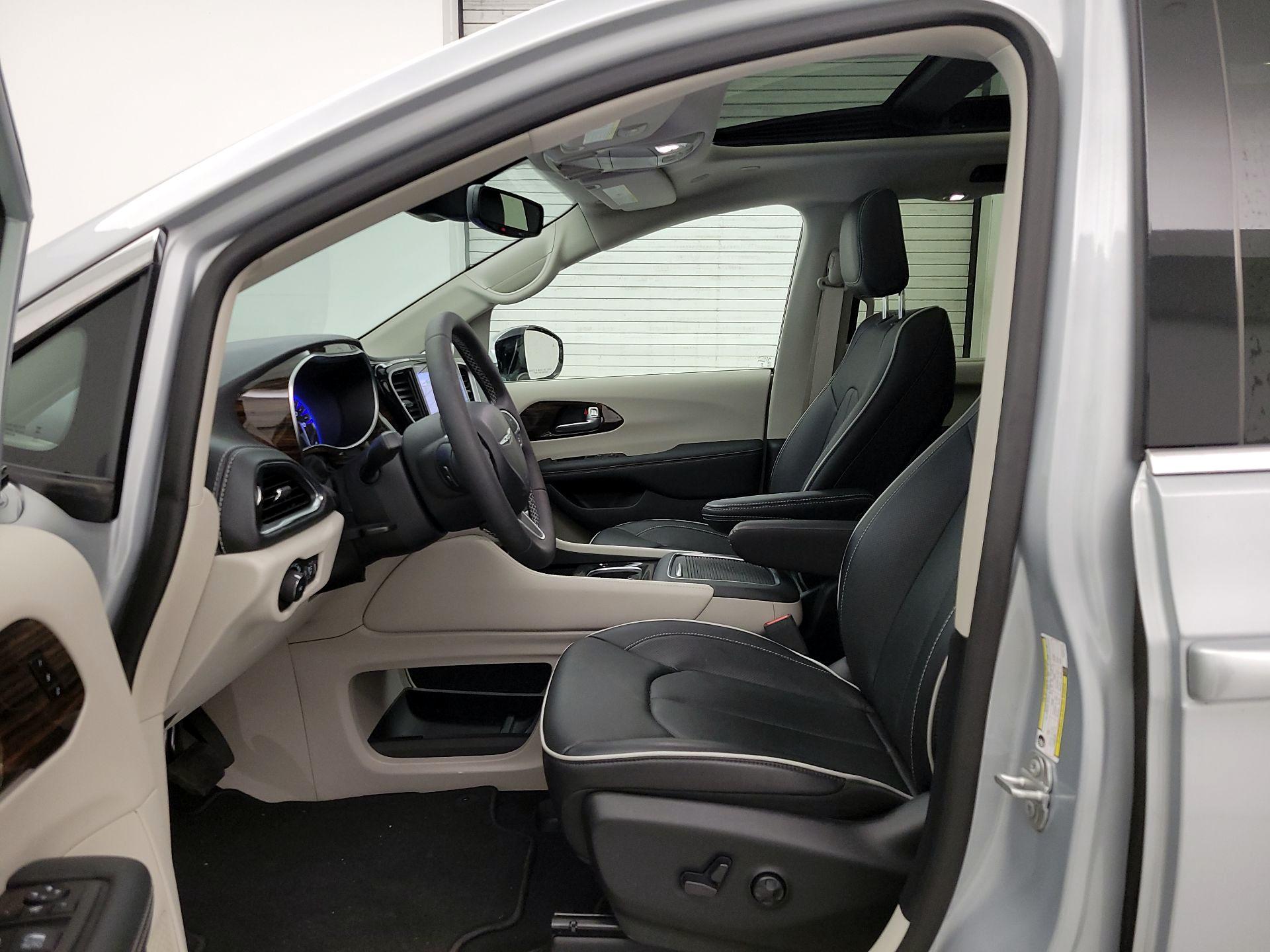 Thumbnail: 2023 Chrysler Pacifica - 11