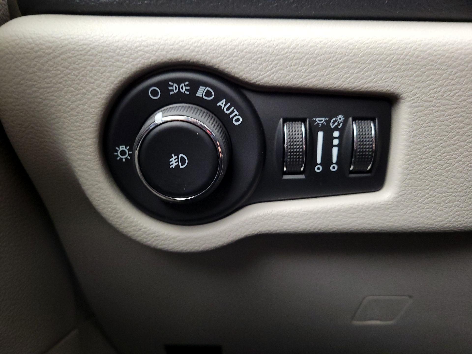 Thumbnail: 2023 Chrysler Pacifica - 13