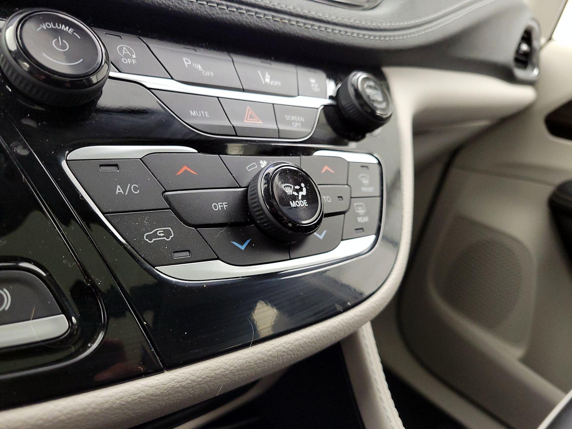 Thumbnail: 2023 Chrysler Pacifica - 17