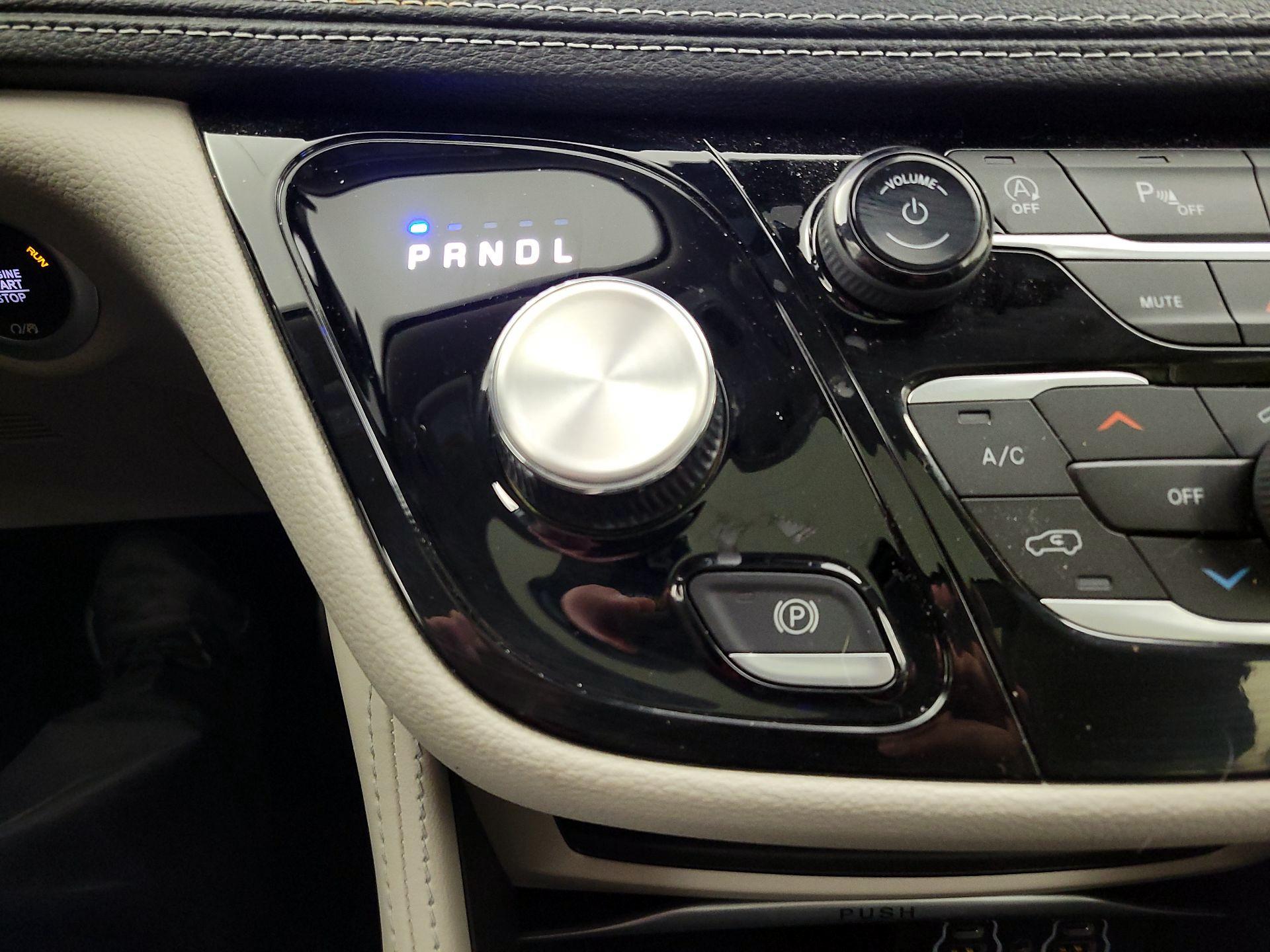 Thumbnail: 2023 Chrysler Pacifica - 18