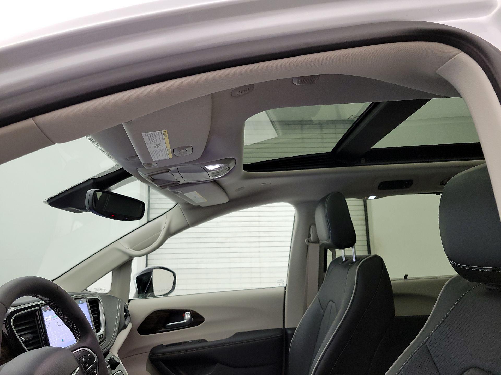 Thumbnail: 2023 Chrysler Pacifica - 20