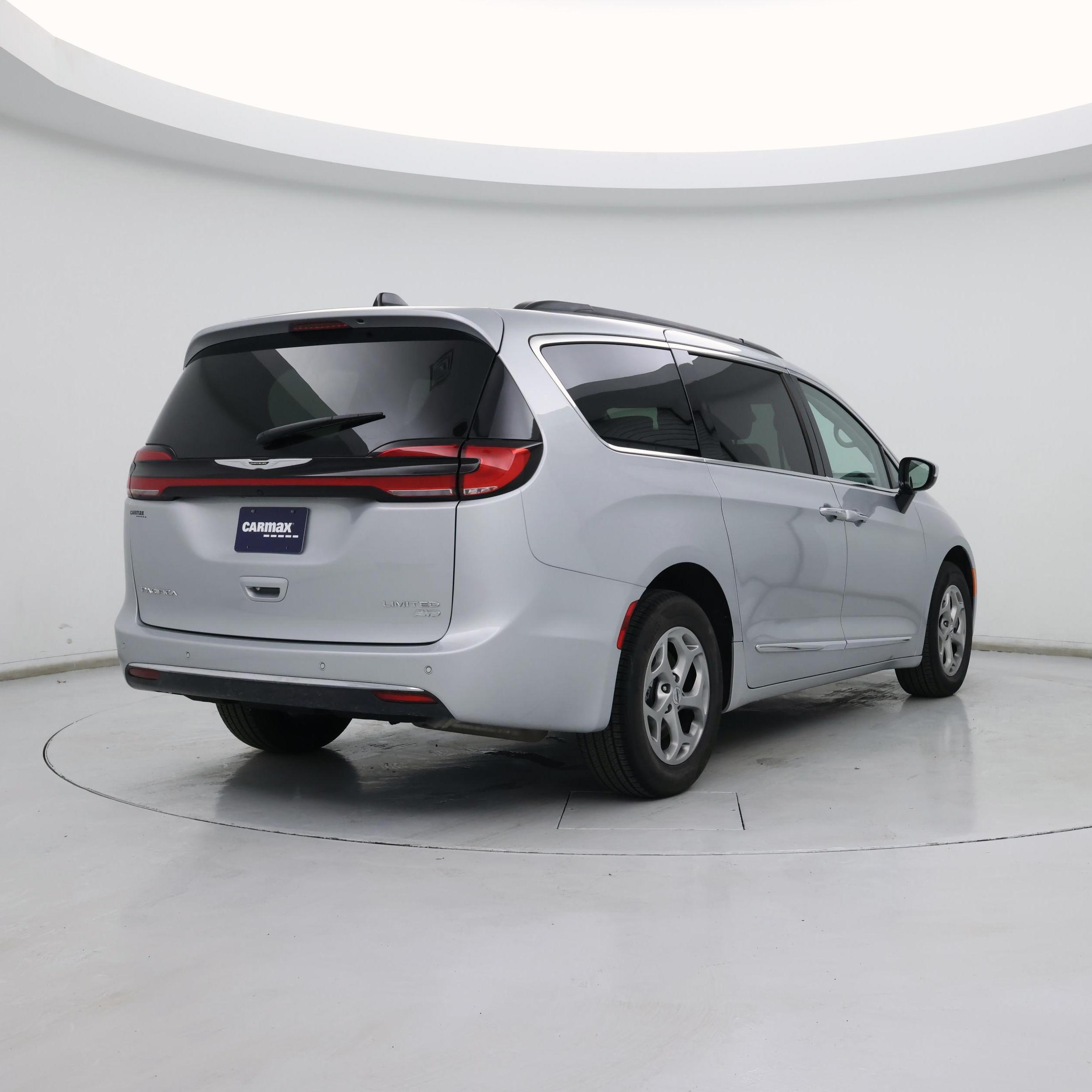 Thumbnail: 2023 Chrysler Pacifica - 8