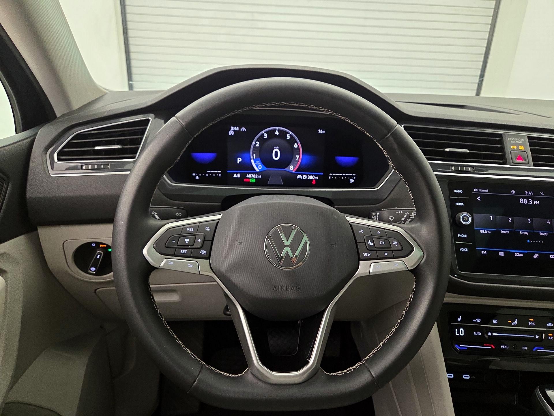 Thumbnail: 2022 Volkswagen Tiguan - 10