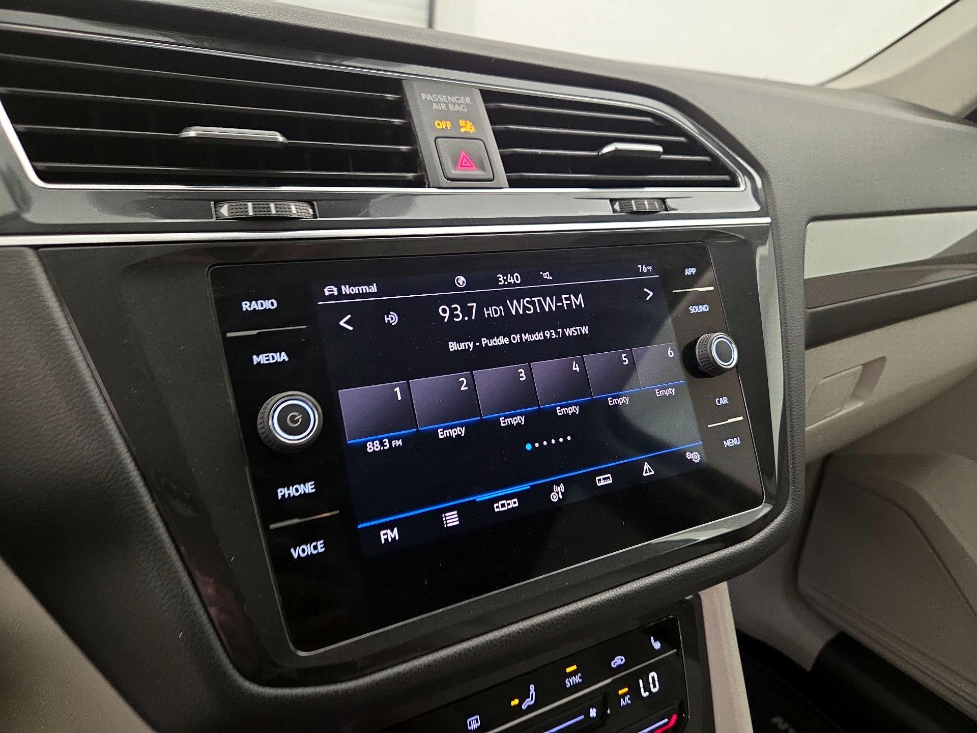 Thumbnail: 2022 Volkswagen Tiguan - 15