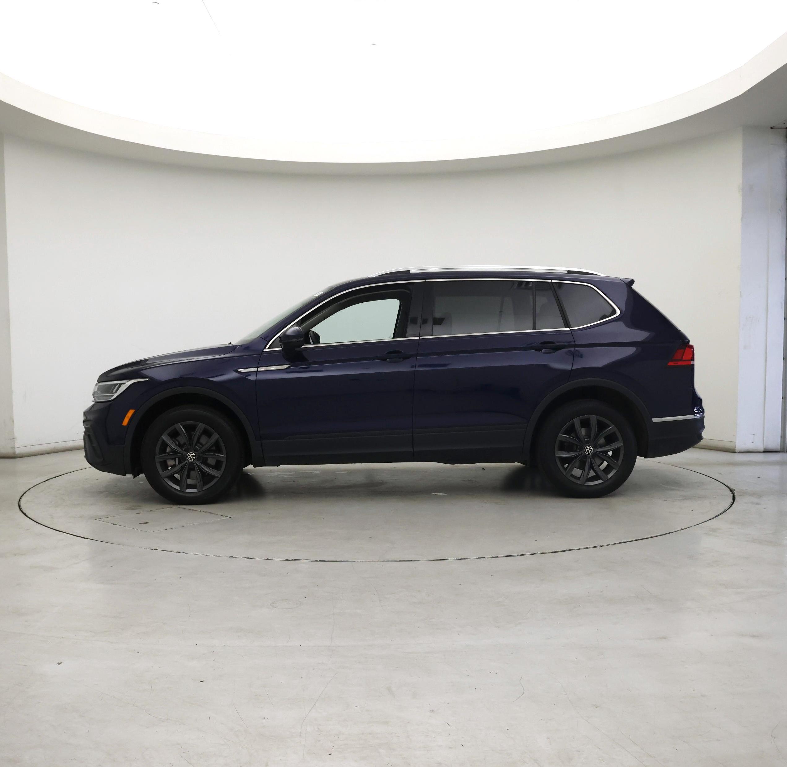 Thumbnail: 2022 Volkswagen Tiguan - 3